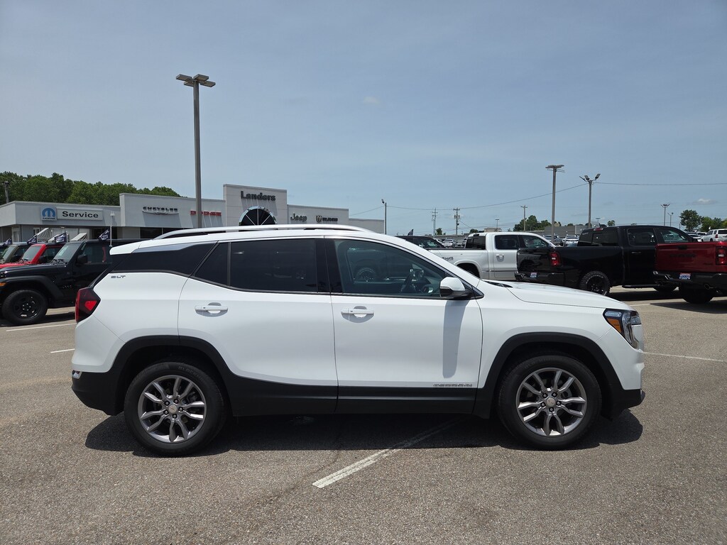 Used 2024 GMC Terrain SLT SUV