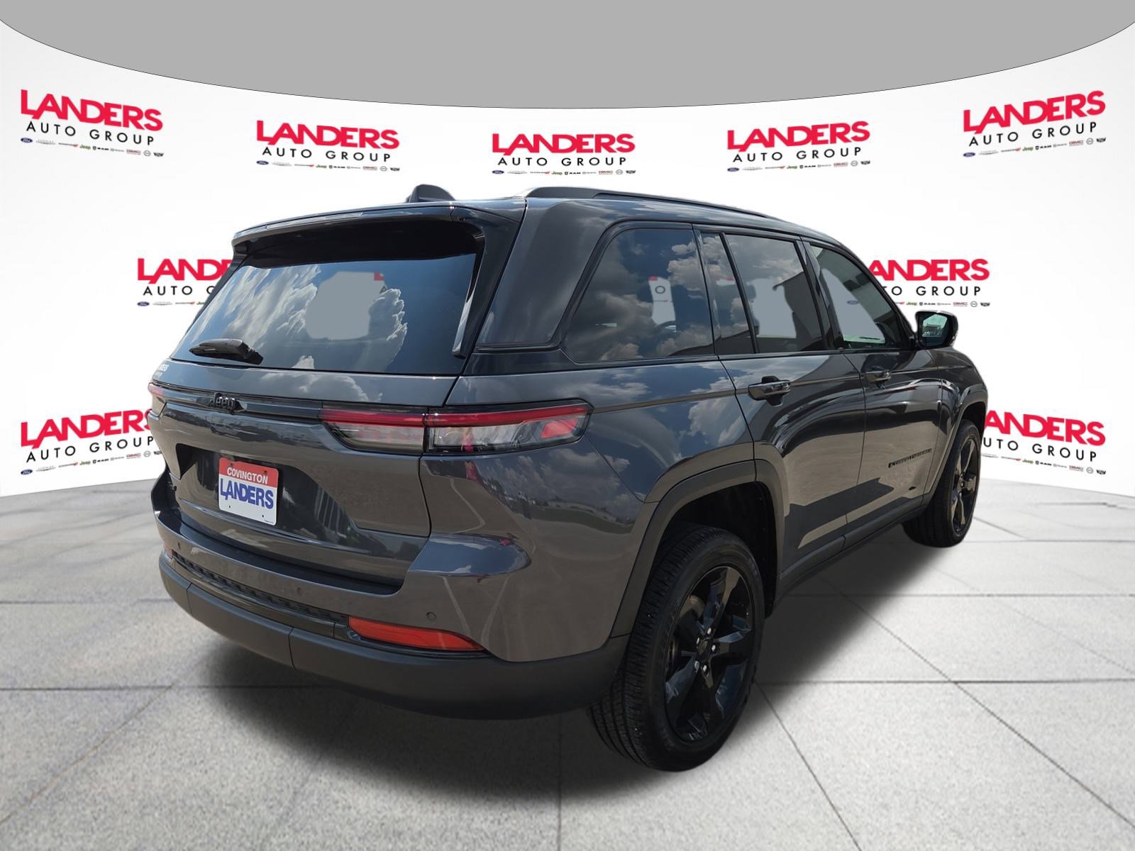2024 Jeep Grand Cherokee Laredo photo 3