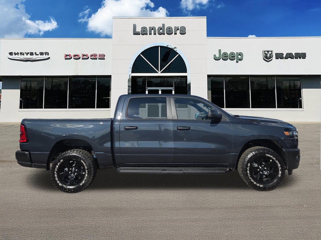 New 2026 Ram 1500 WARLOCK CREW CAB 4X4 5'7 BOX Pickup