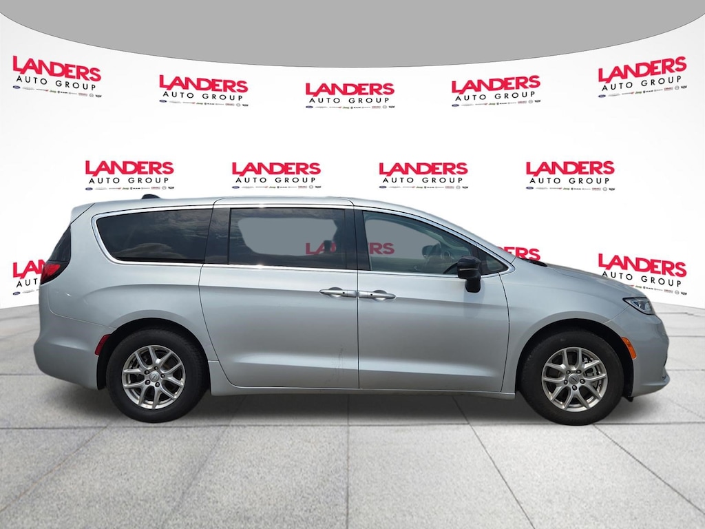Used 2024 Chrysler Pacifica Touring L Van Passenger Van