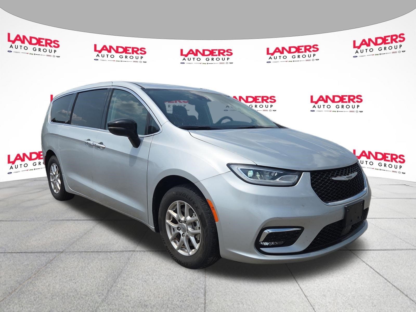 Used 2024 Chrysler Pacifica Touring L