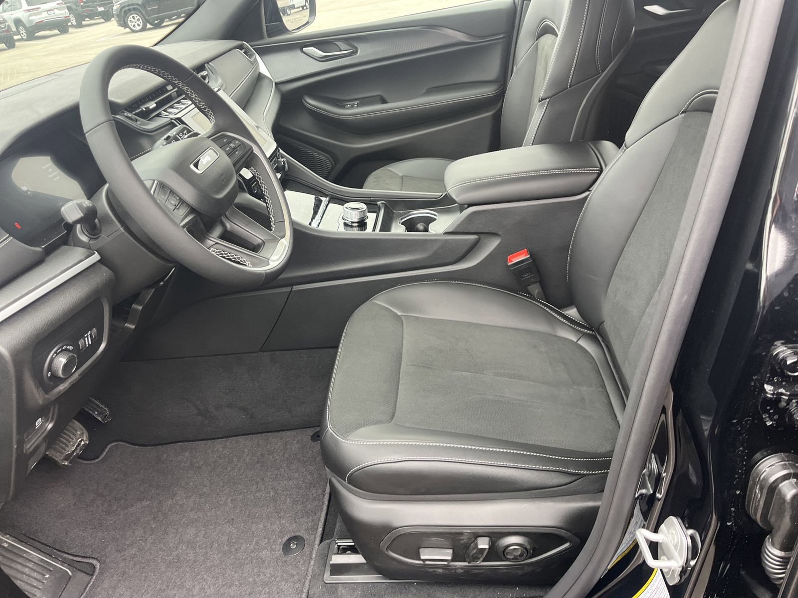 2025 Jeep Grand Cherokee Altitude - Photo 6