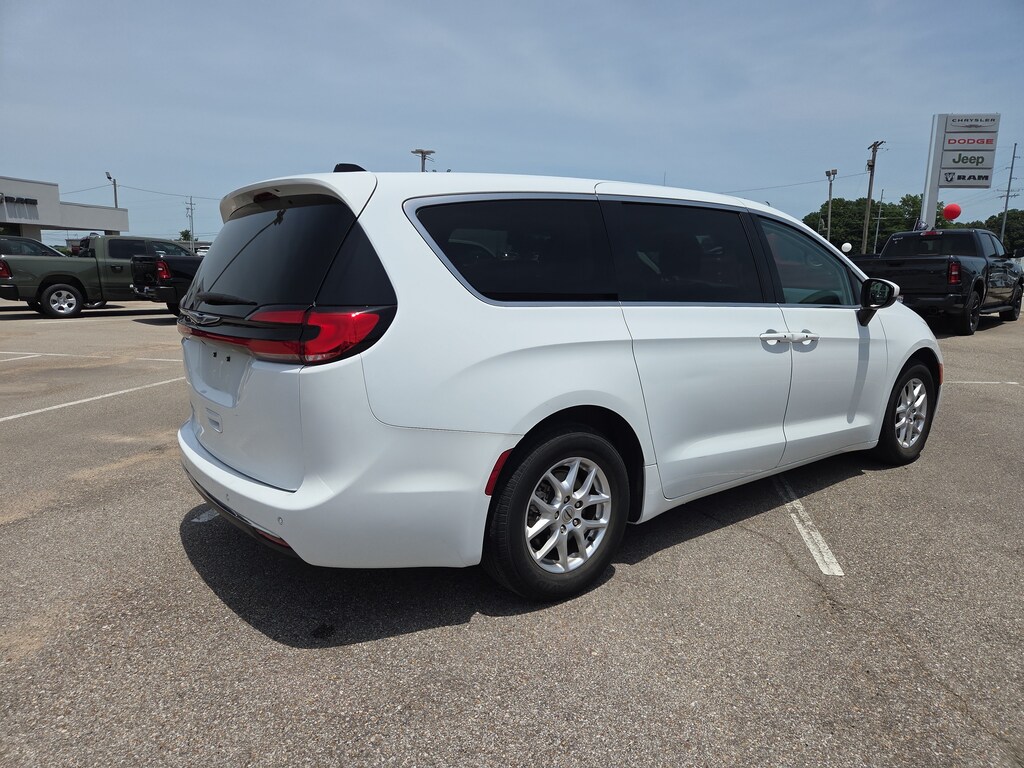 Used 2023 Chrysler Pacifica Touring L Van Passenger Van