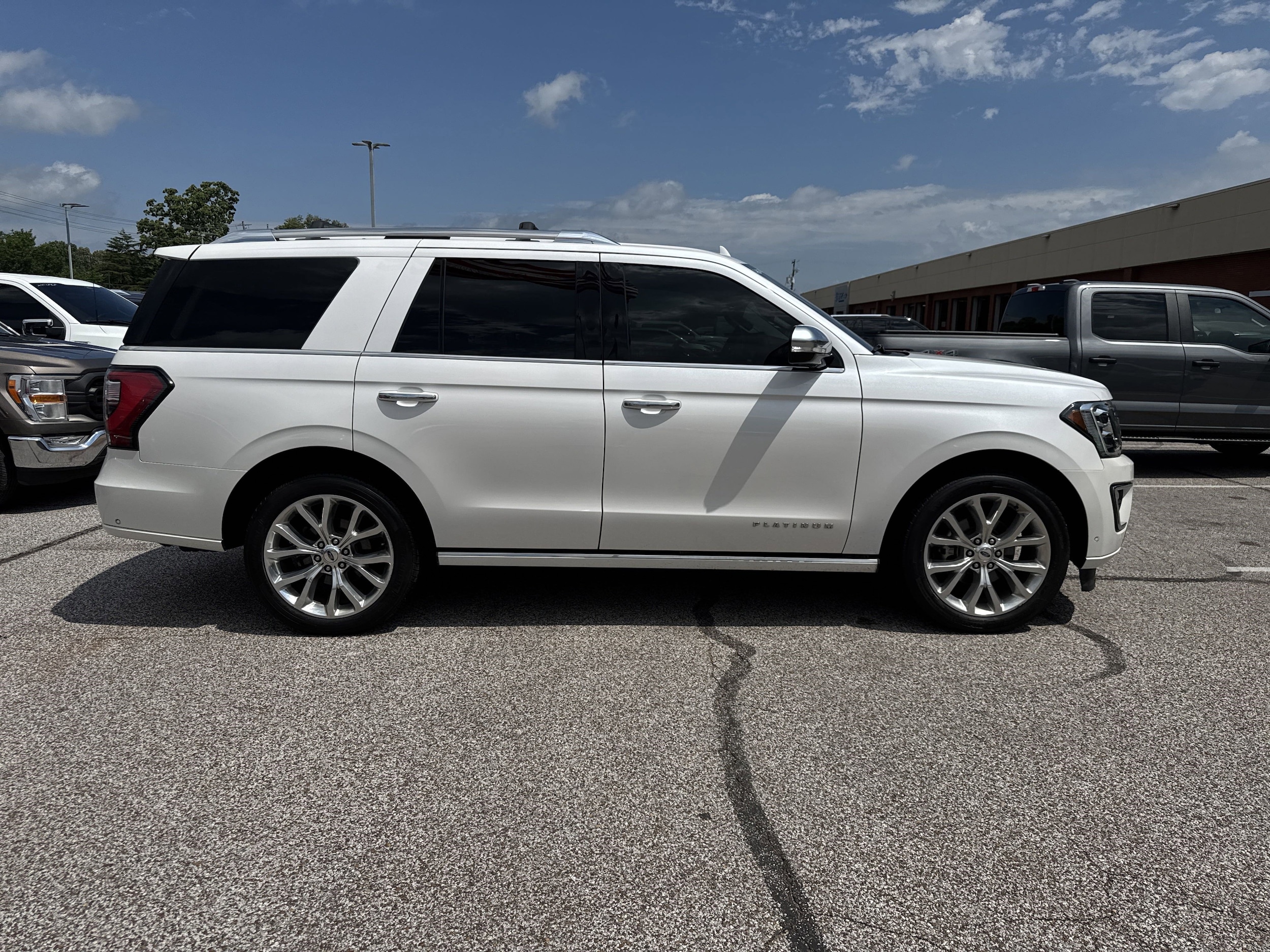 Used 2019 Ford Expedition Platinum with VIN 1FMJU1MT8KEA41433 for sale in Collierville, TN