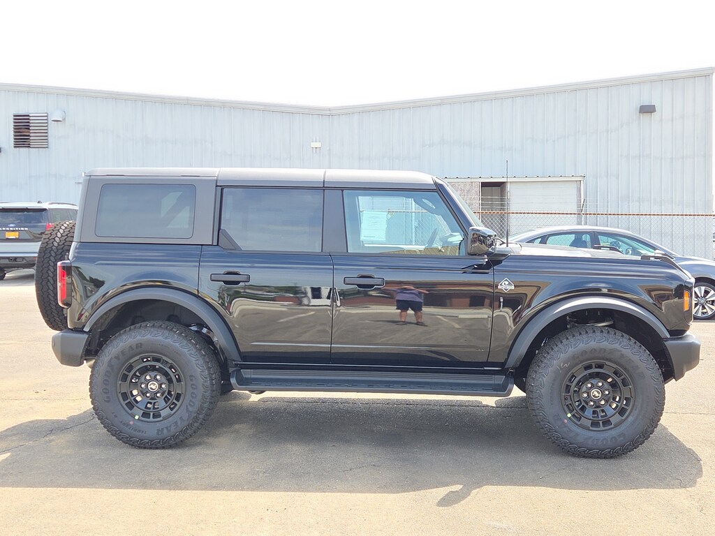 New 2026 Ford Bronco Outer Banks SUV