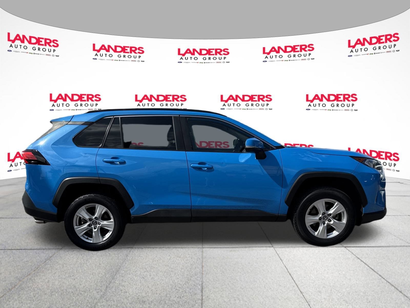 Used 2021 Toyota RAV4 XLE with VIN 2T3P1RFV9MC141588 for sale in Collierville, TN