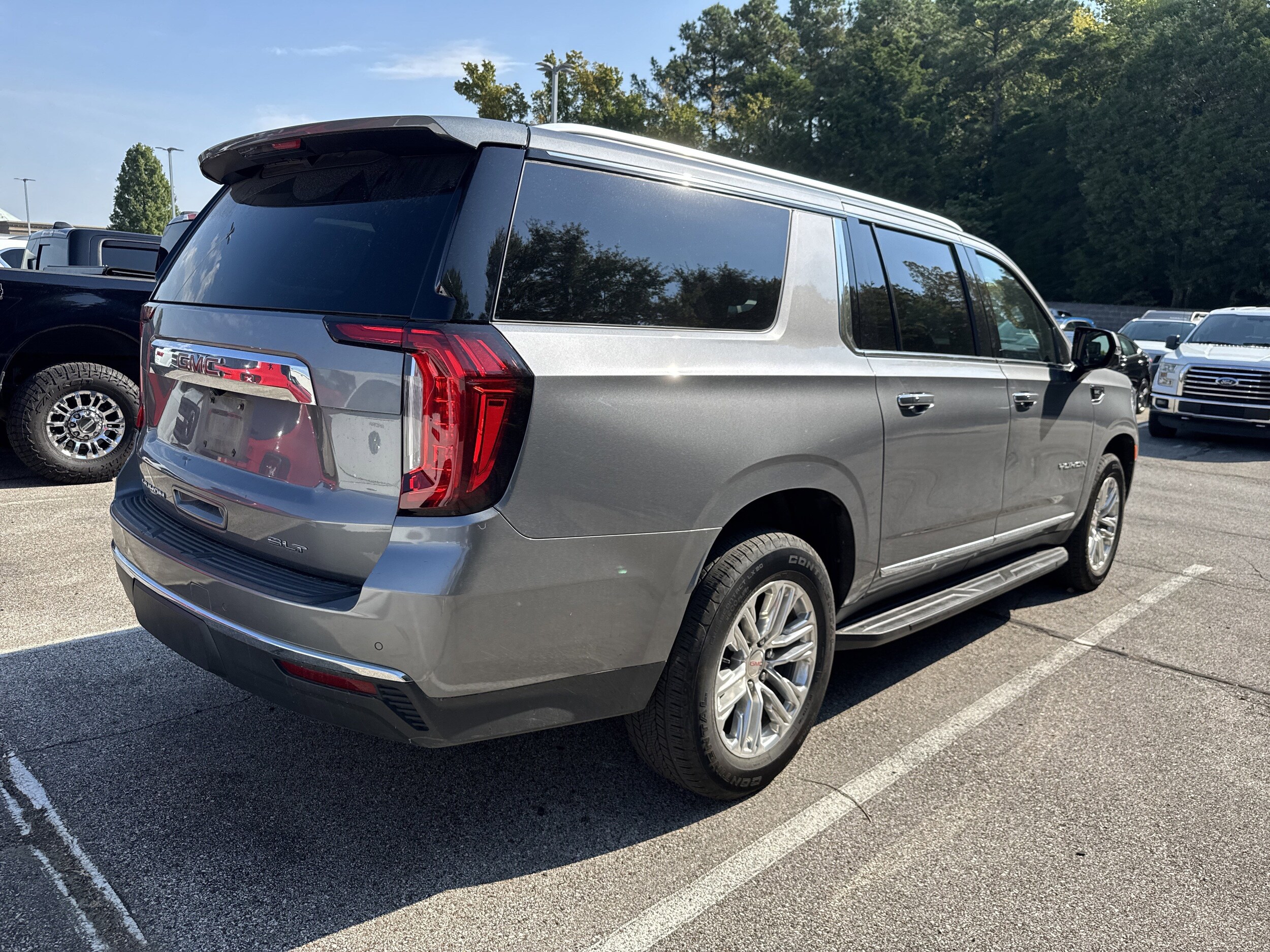 2021 Gmc Yukon XL SLT photo 2