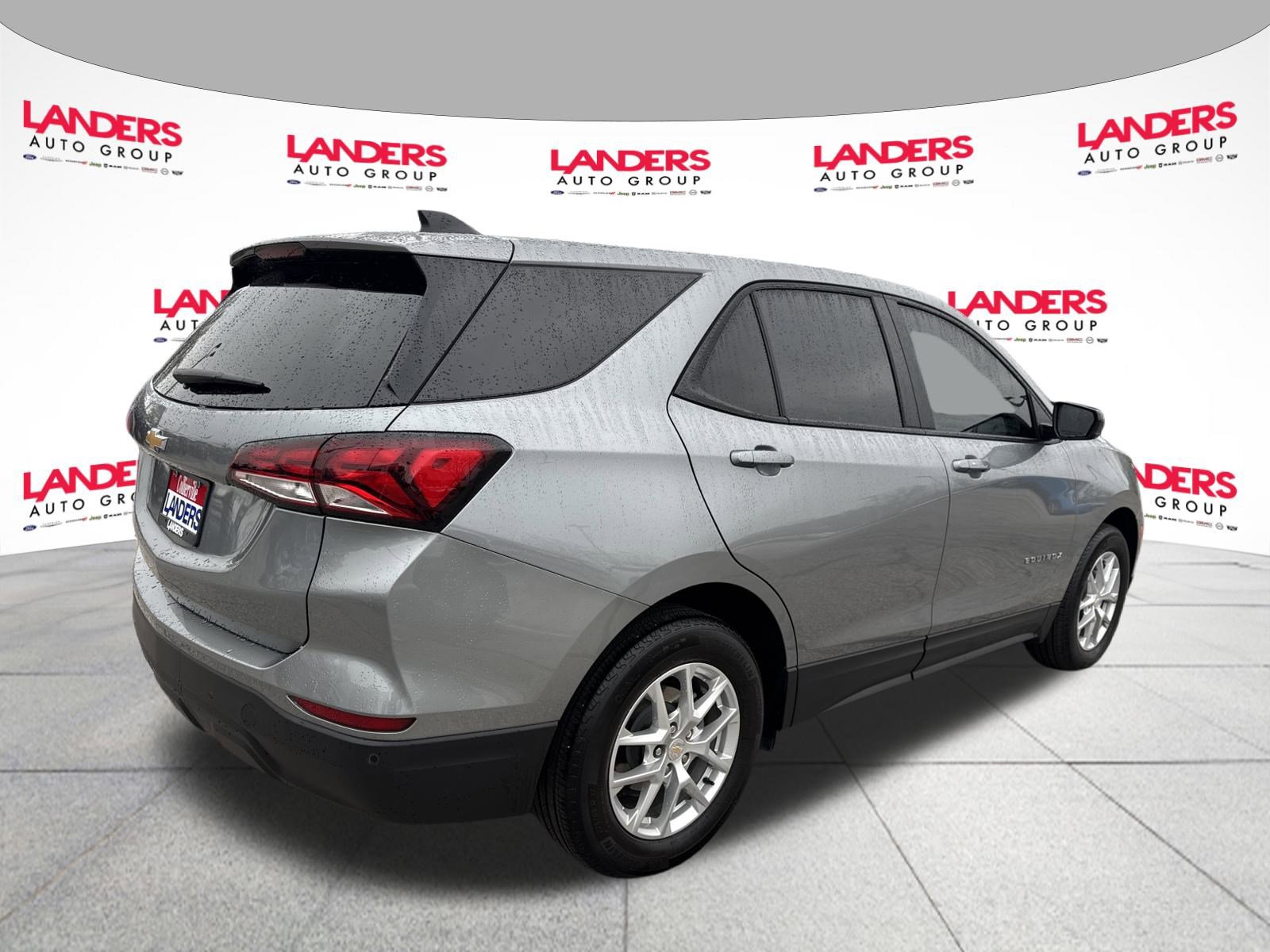 2023 Chevrolet Equinox LS photo 2