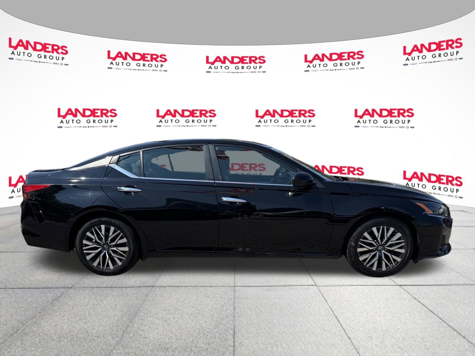 2023 Nissan Altima 2.5 SV photo 2