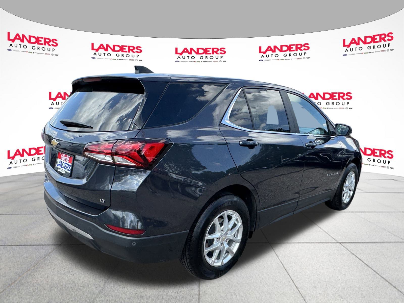 2022 Chevrolet Equinox LT photo 3