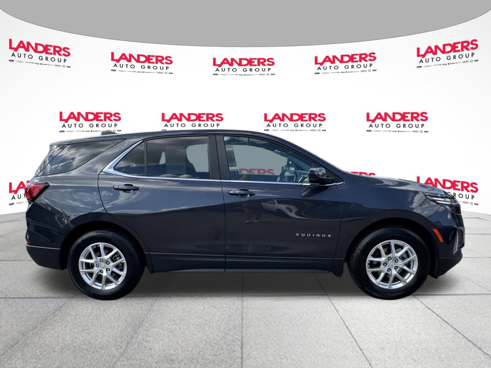 Used 2022 Chevrolet Equinox LT with VIN 2GNAXJEV5N6129092 for sale in Collierville, TN