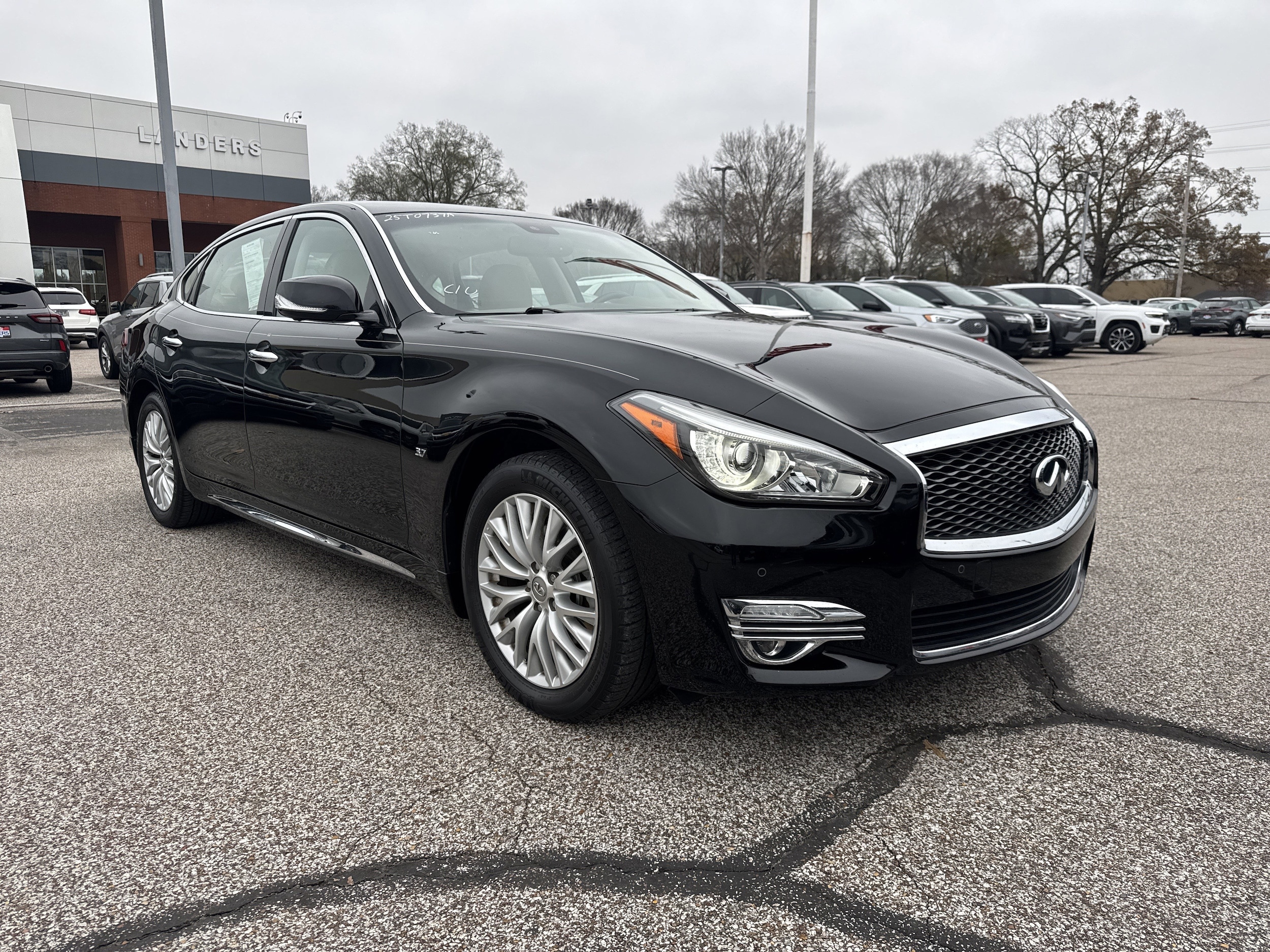 2019 INFINITI Q70L LUXE's photo