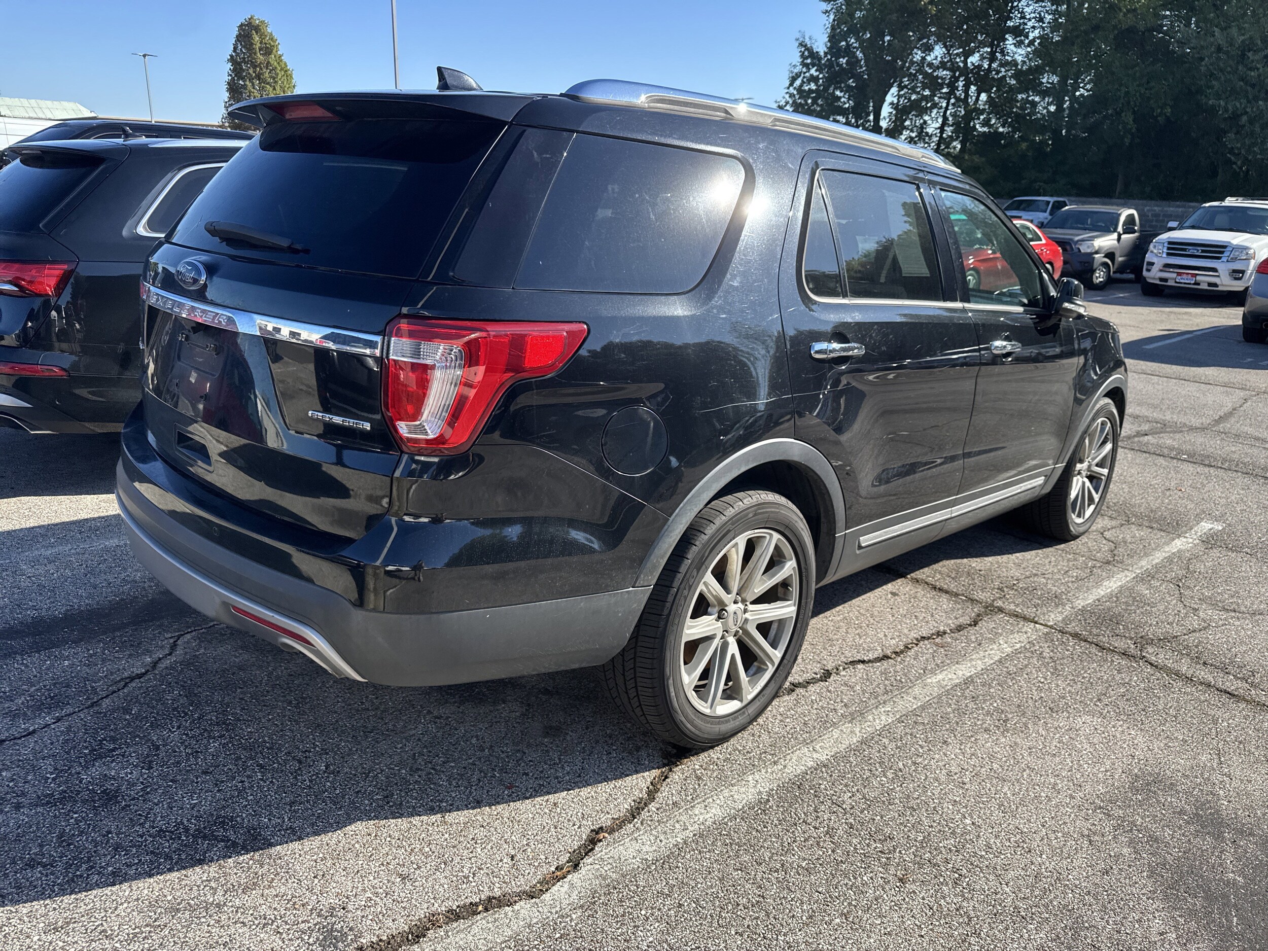 2016 Ford Explorer Limited photo 2