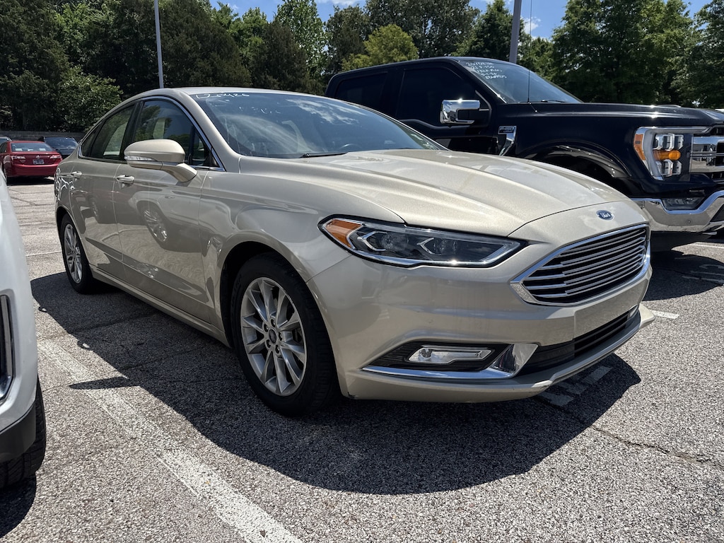 Used 2017 Ford Fusion SE Sedan