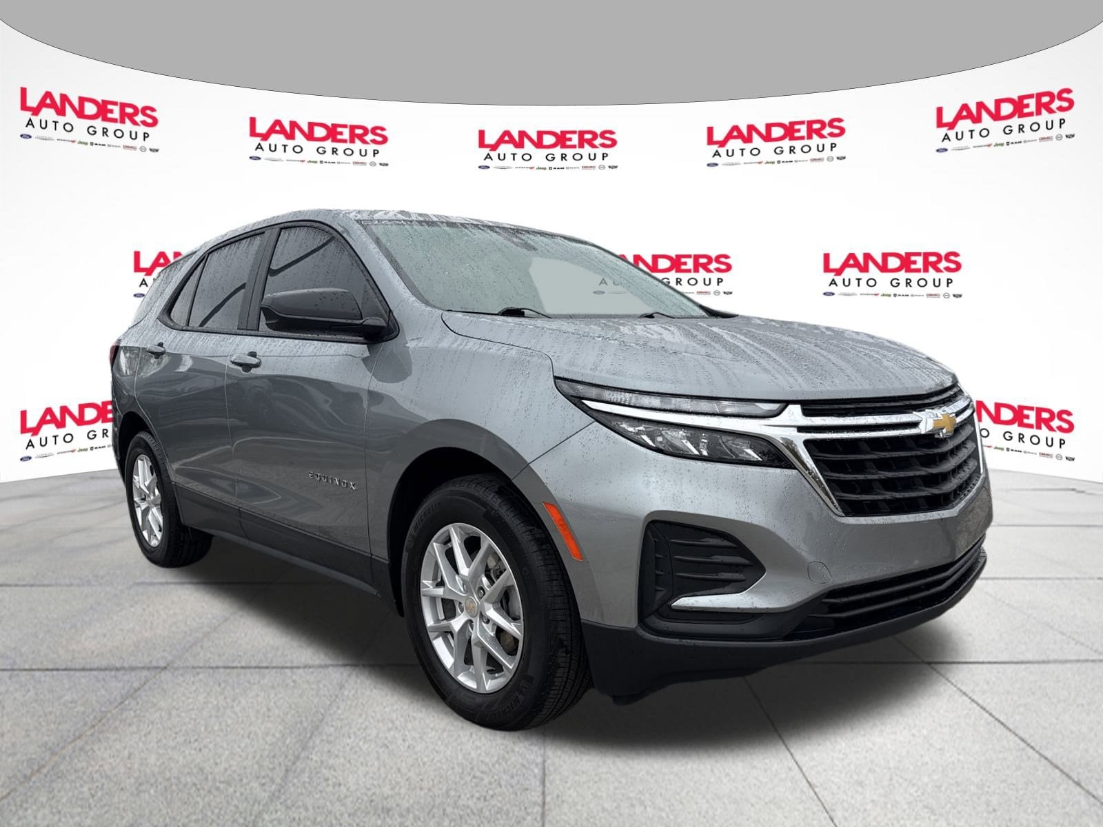 2023 Chevrolet Equinox LS's photo