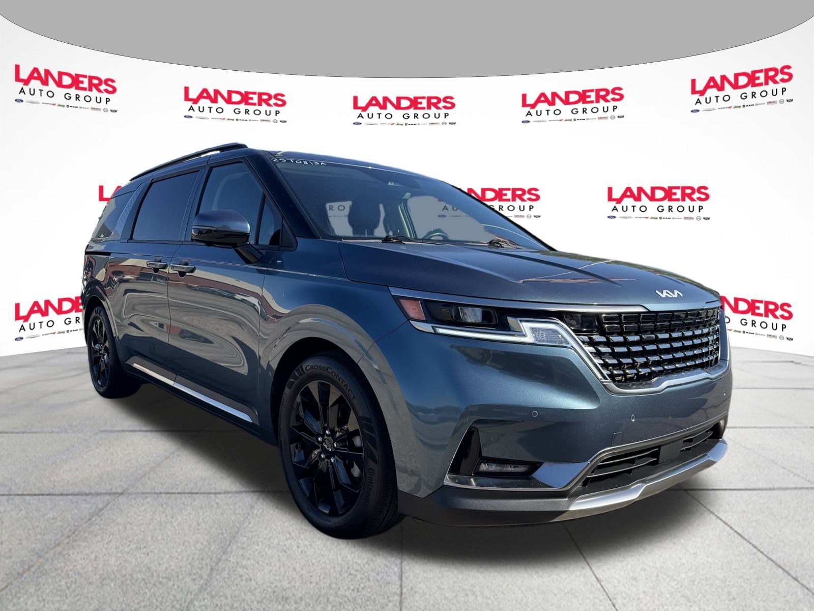 2024 Kia Carnival SX's photo