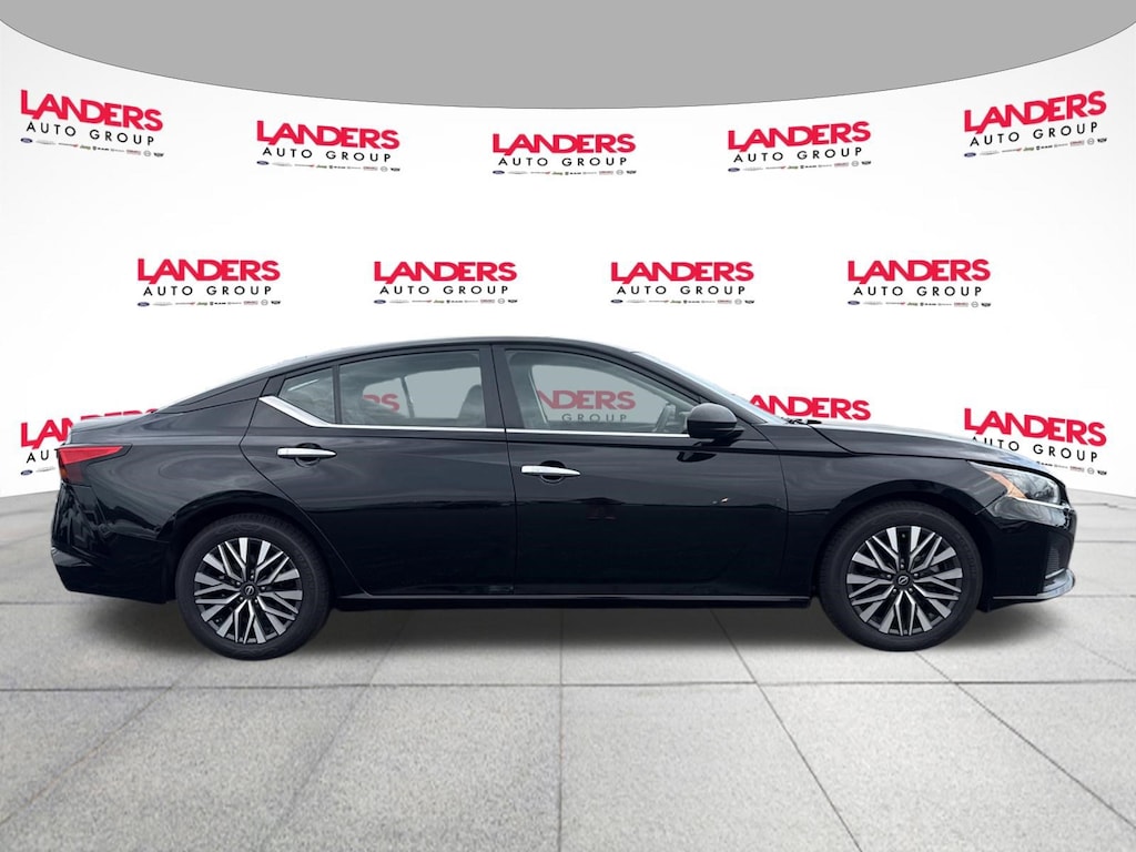 Used 2024 Nissan Altima 2.5 SV Sedan
