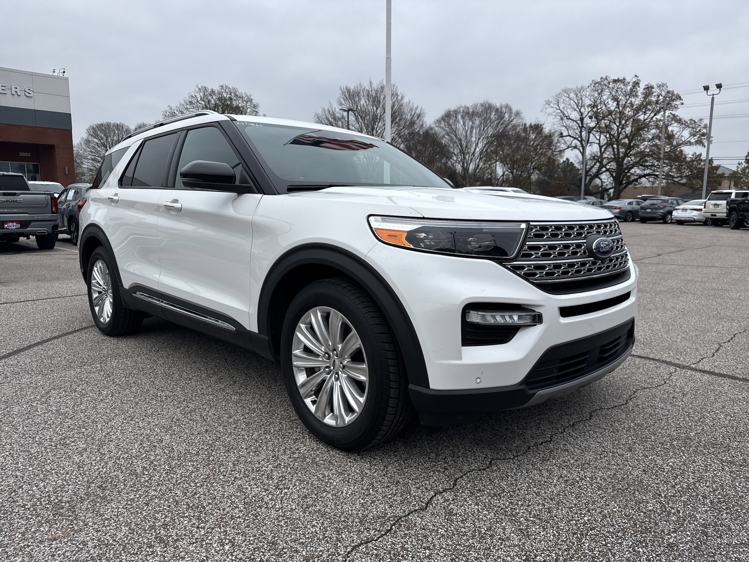 2020 Ford Explorer Limited's photo