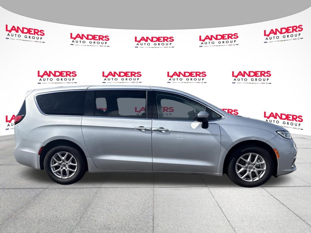 Used 2023 Chrysler Pacifica Touring L Van Passenger Van