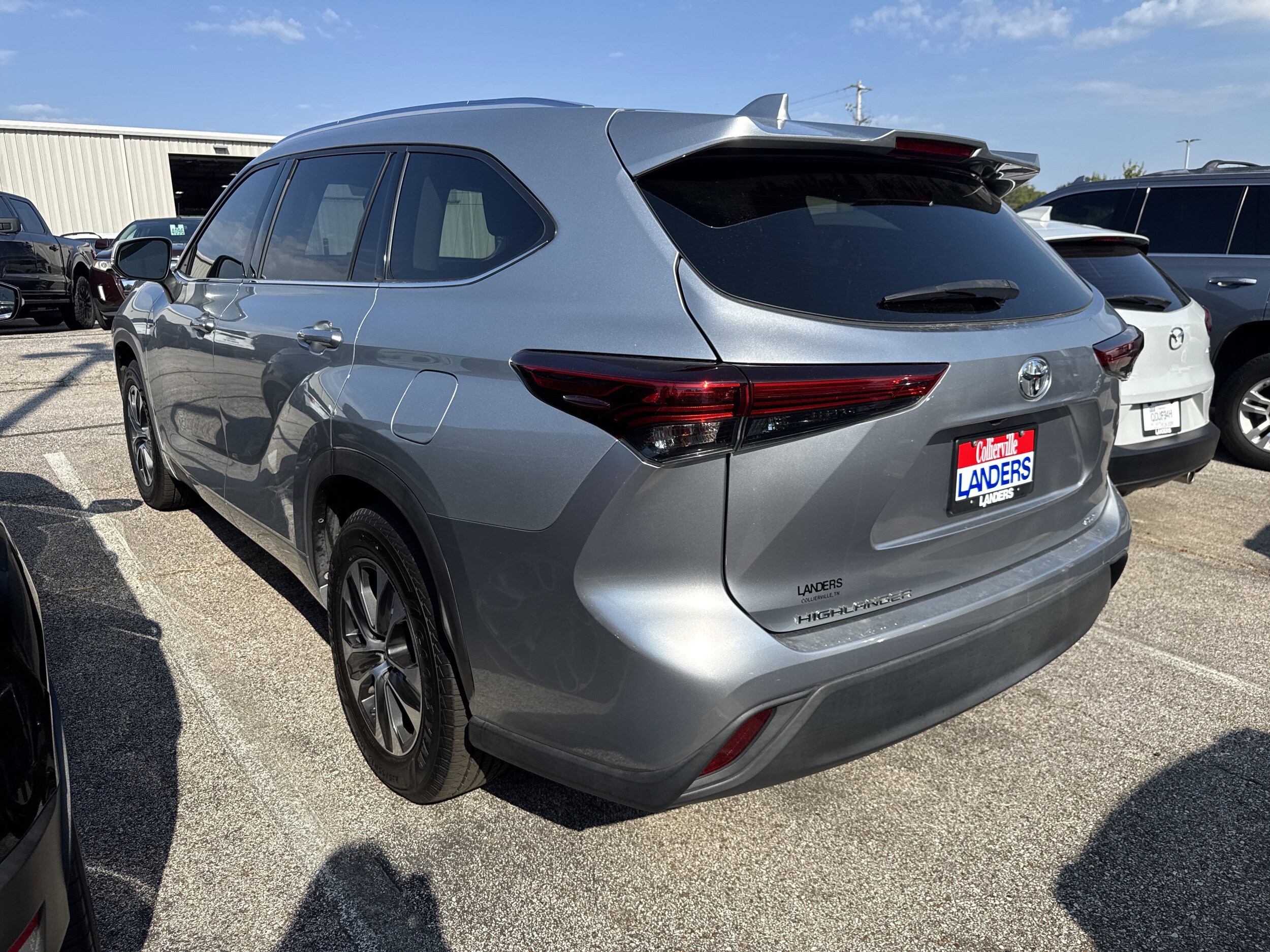 2020 Toyota Highlander XLE photo 3