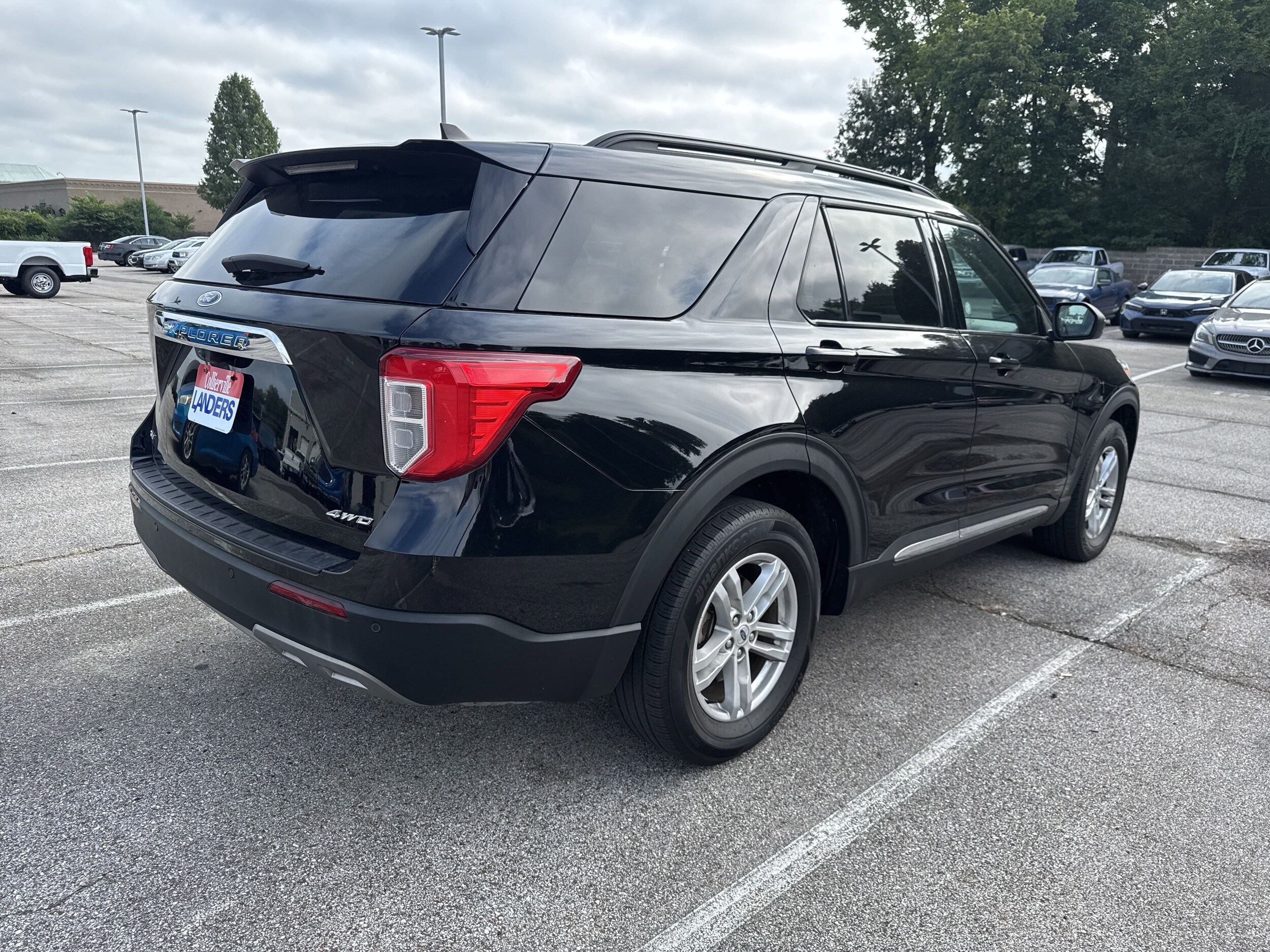 2023 Ford Explorer XLT photo 3