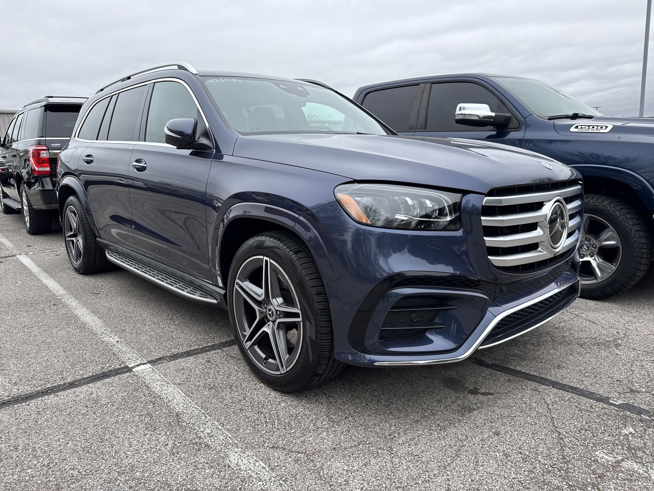 2025 Mercedes-Benz GLS Base's photo