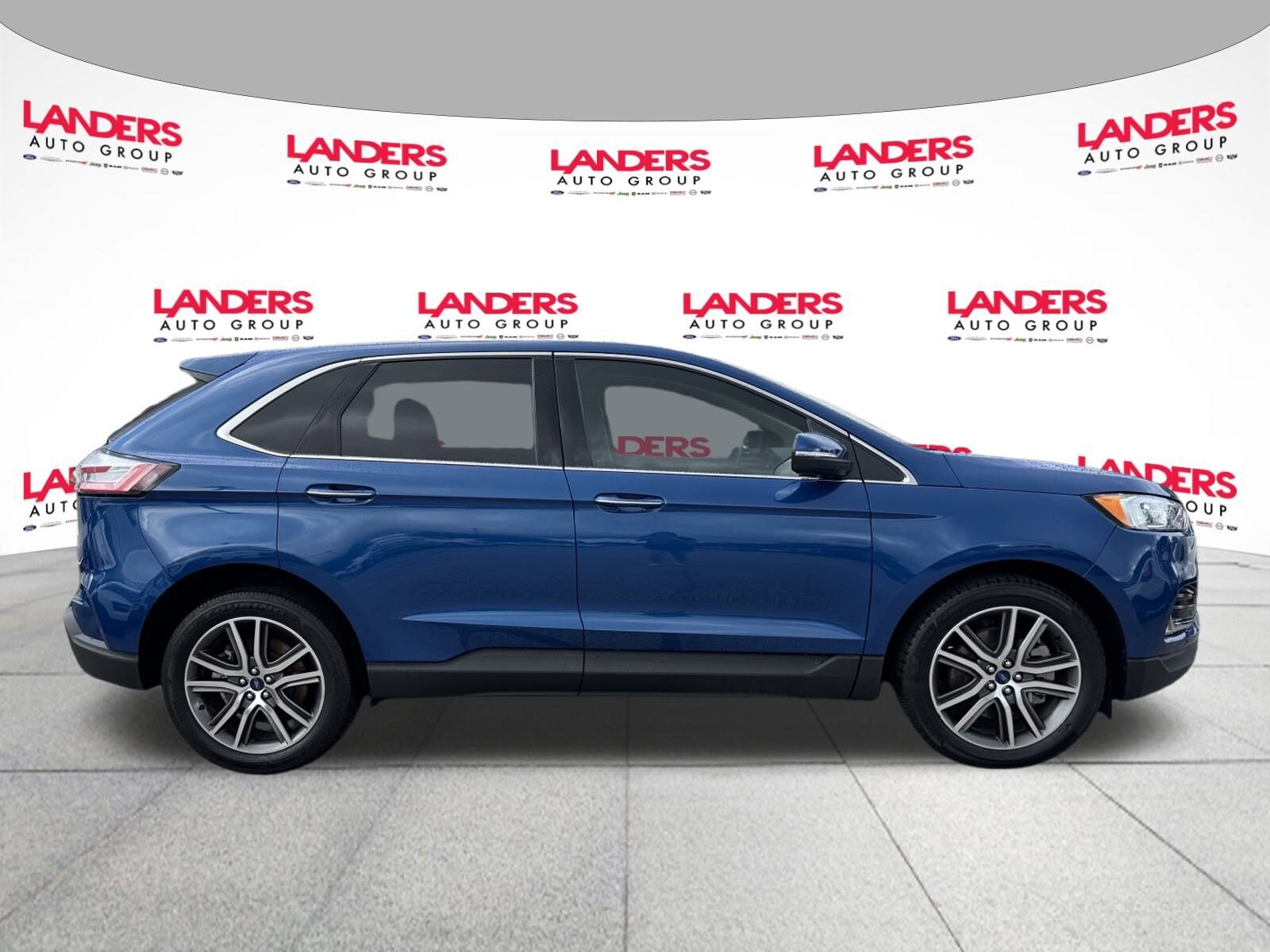 2022 Ford Edge Titanium photo 2