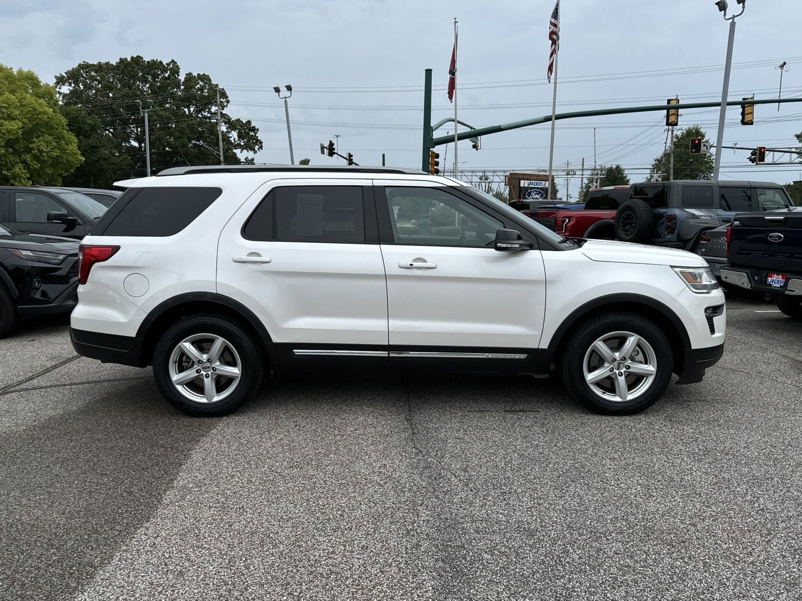 Certified 2018 Ford Explorer XLT with VIN 1FM5K7DH0JGB15372 for sale in Collierville, TN