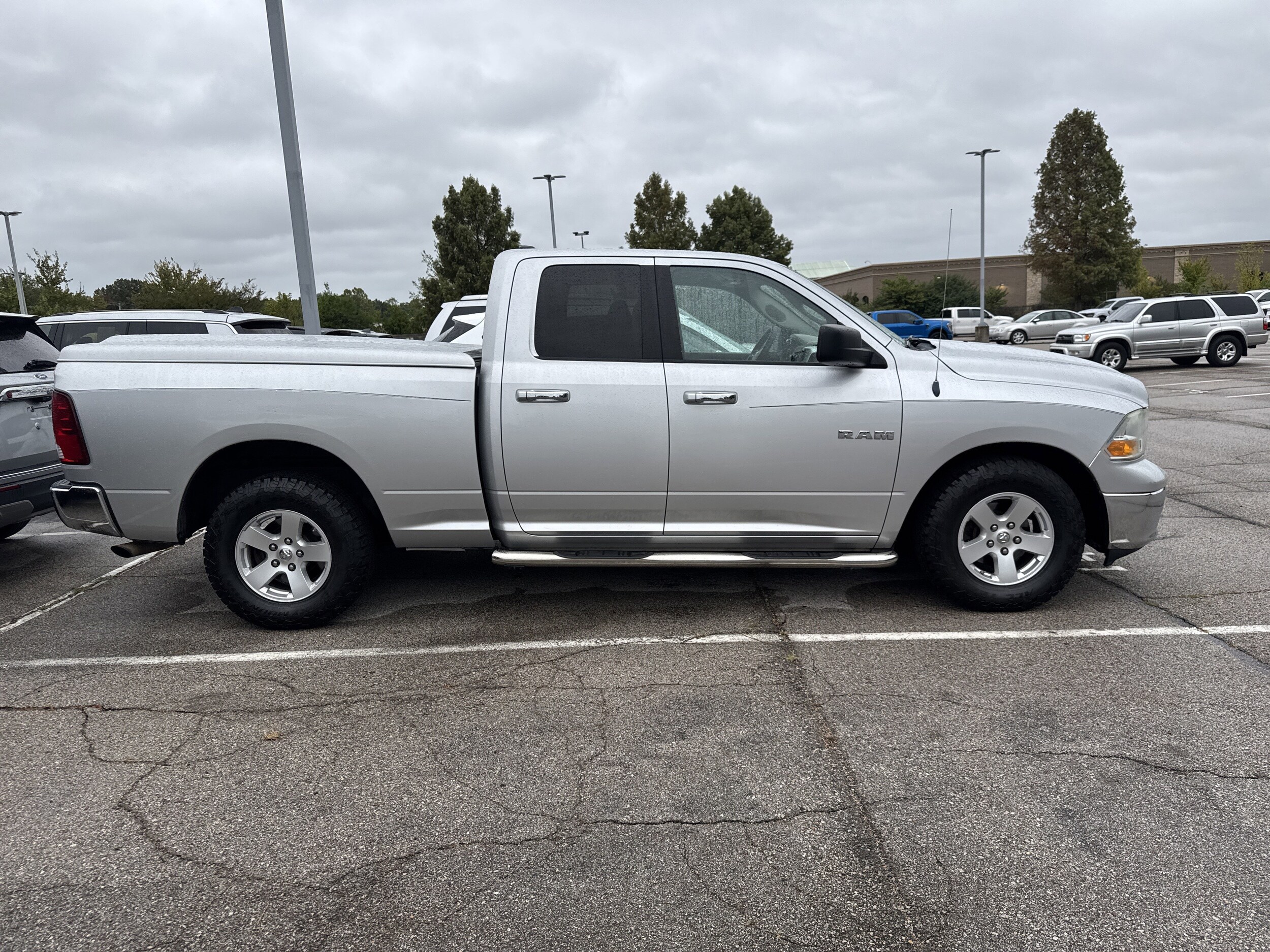 2009 Dodge Ram SLT photo 2