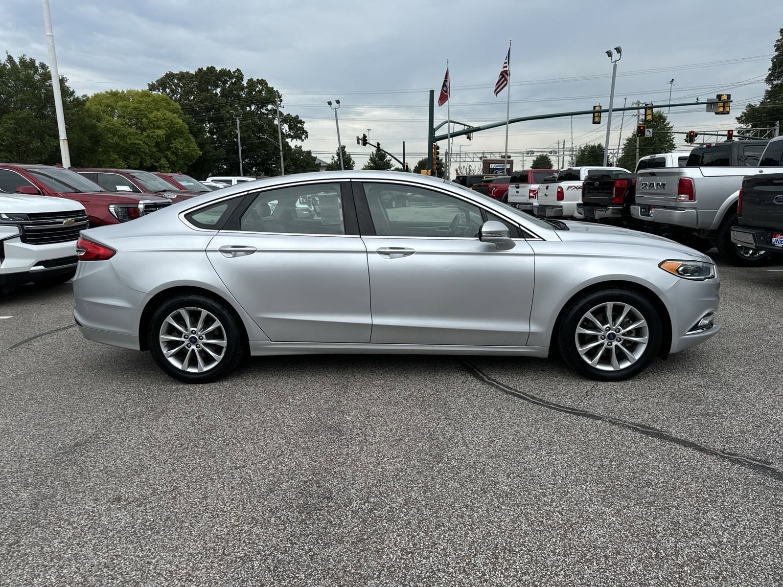 Used 2017 Ford Fusion SE with VIN 3FA6P0HD1HR120467 for sale in Collierville, TN