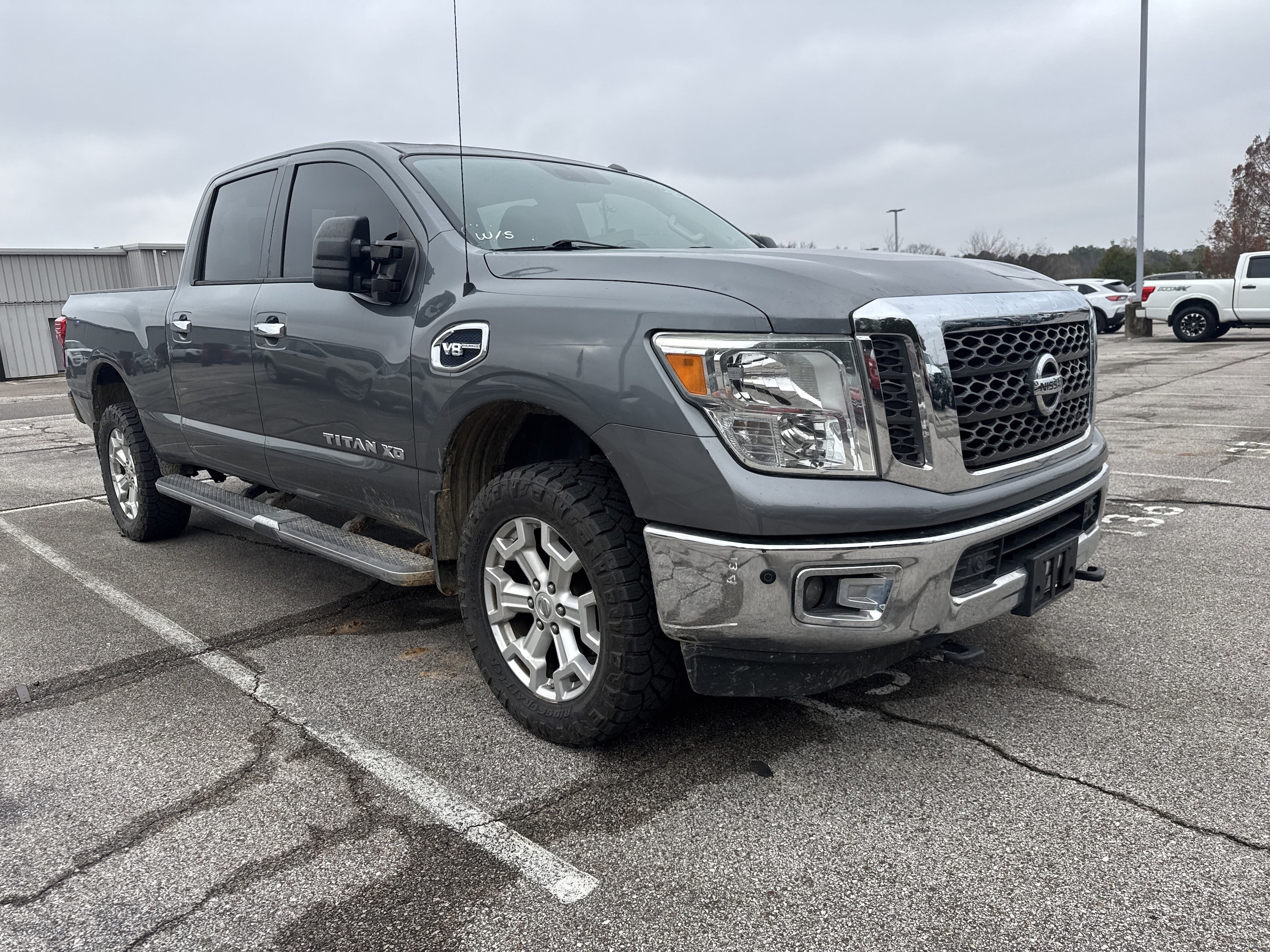2017 Nissan Titan XD SV's photo