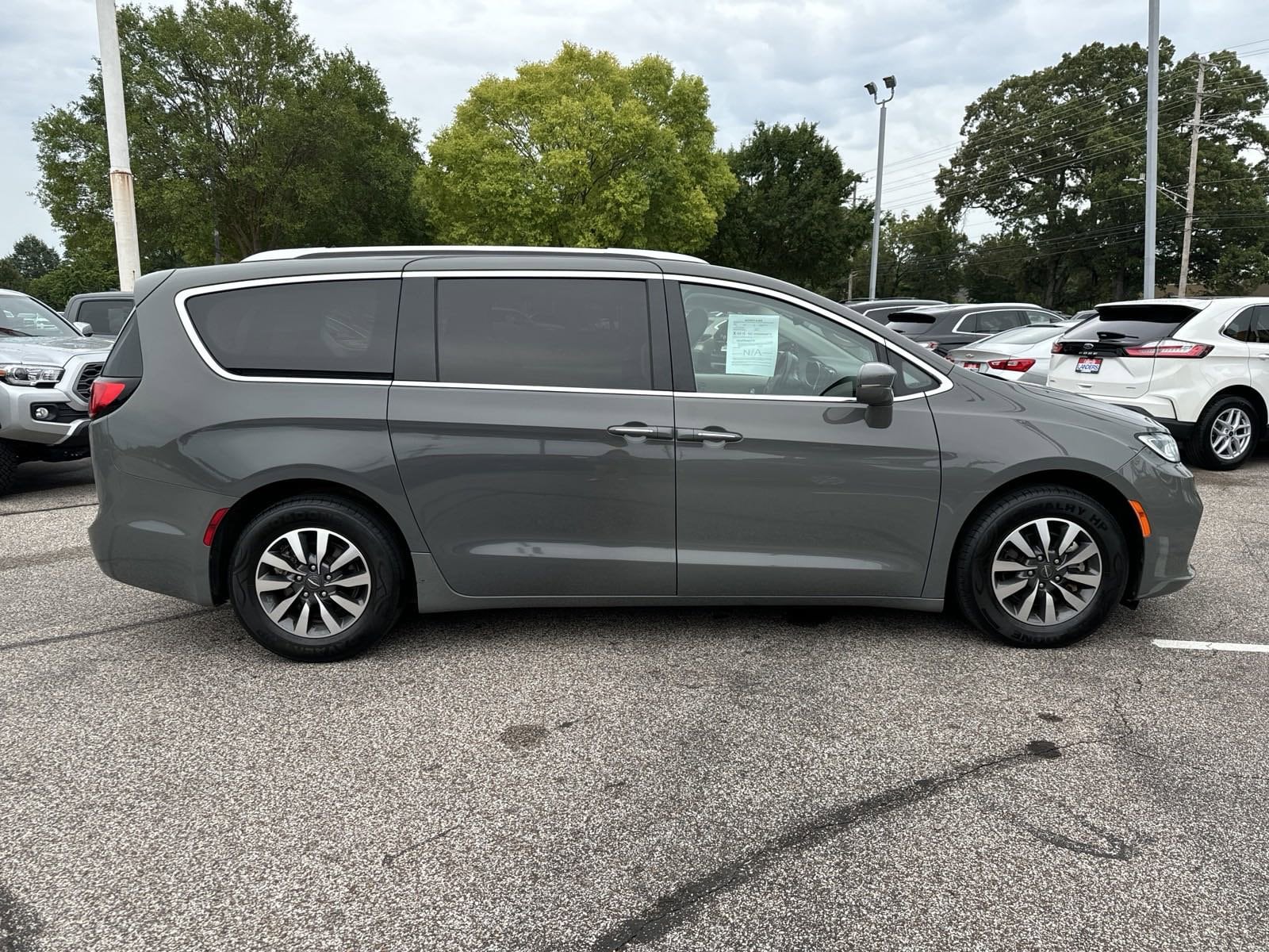 Used 2021 Chrysler Pacifica Touring L with VIN 2C4RC1BG8MR512454 for sale in Collierville, TN