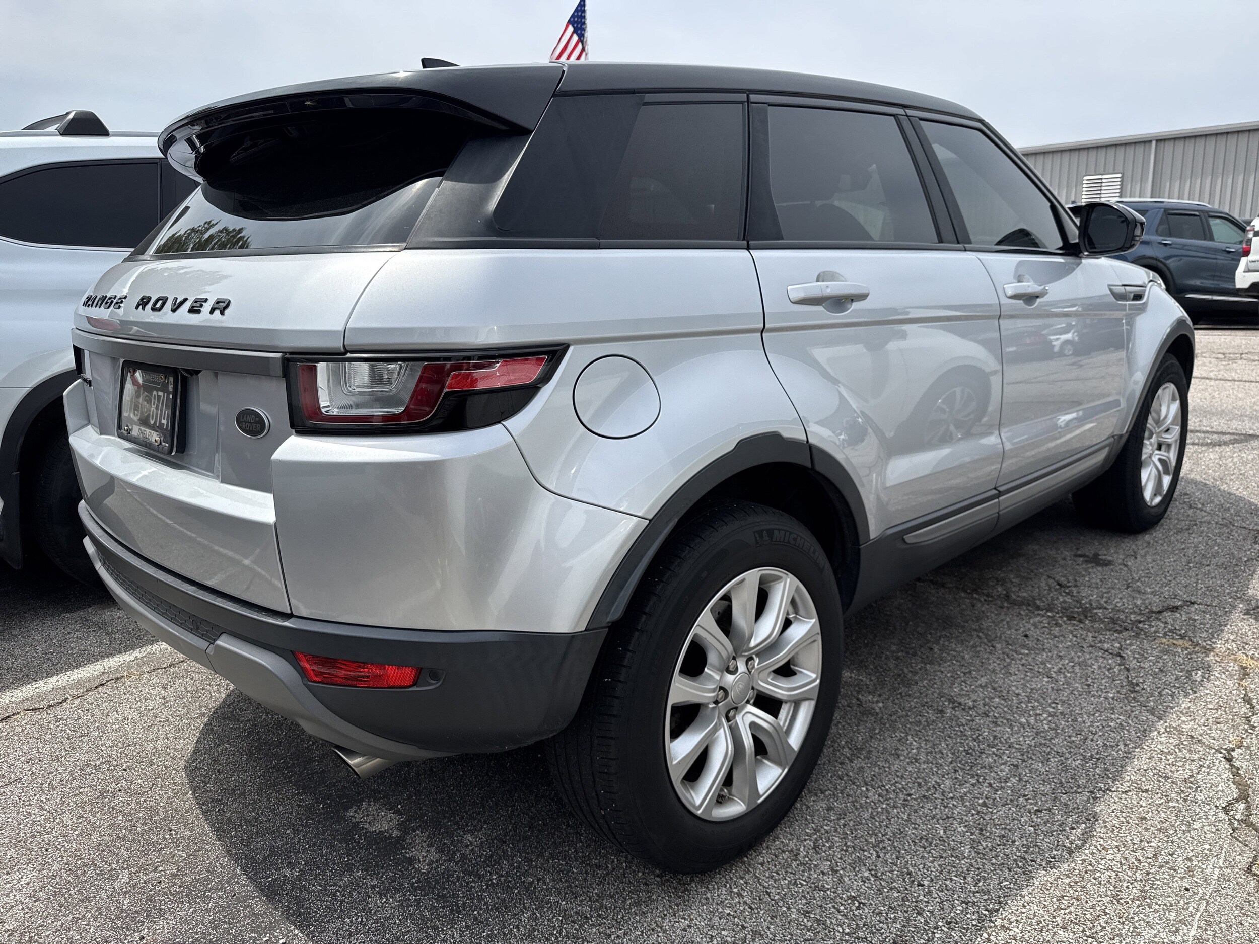 2018 Land Rover Range Rover Evoque SE photo 2