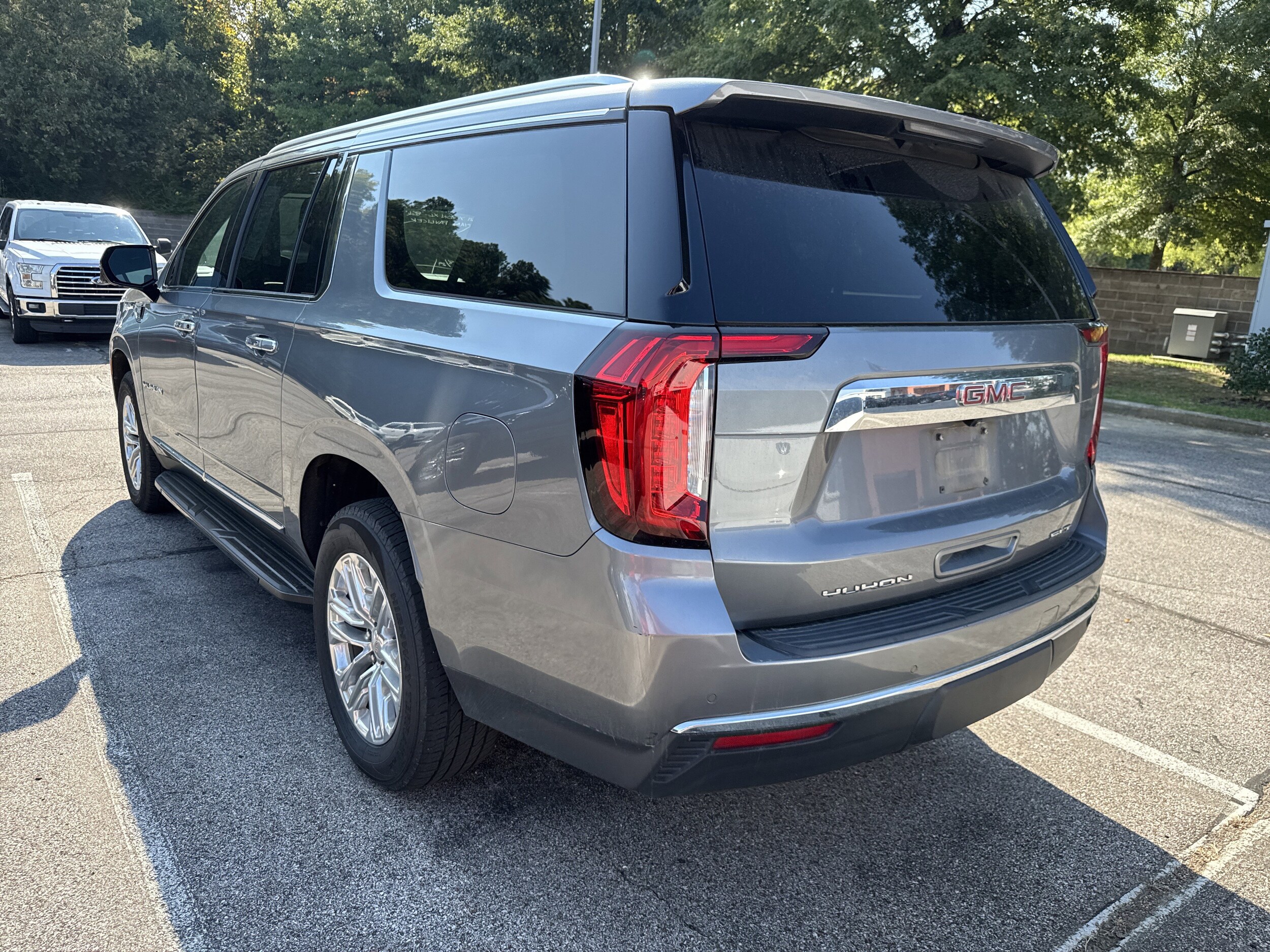 2021 Gmc Yukon XL SLT photo 3