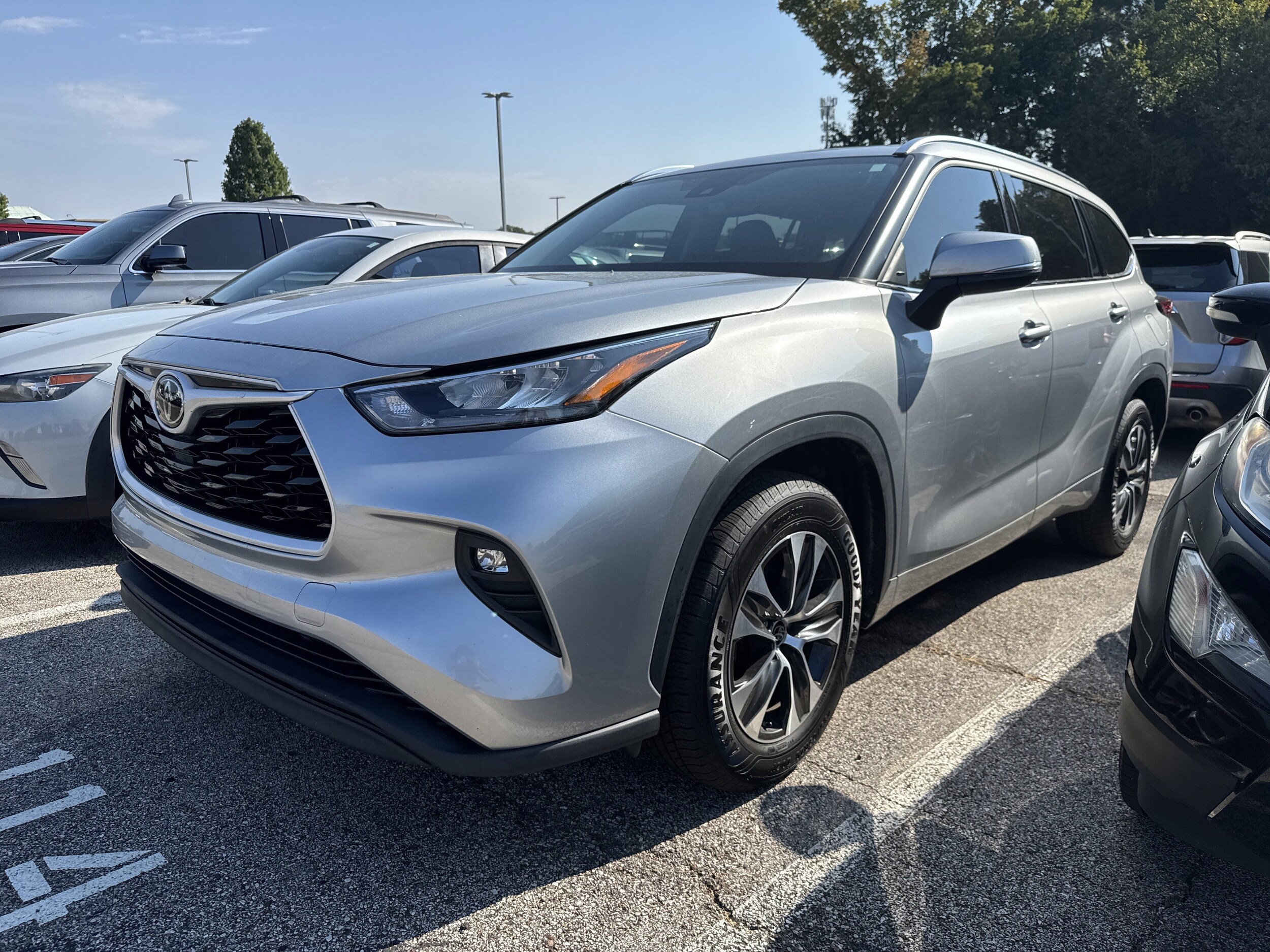 2020 Toyota Highlander XLE photo 4