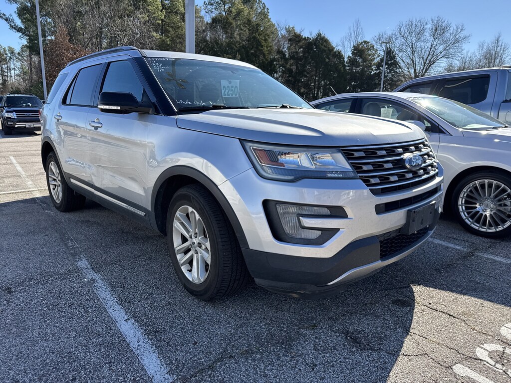 Used 2017 Ford Explorer XLT SUV