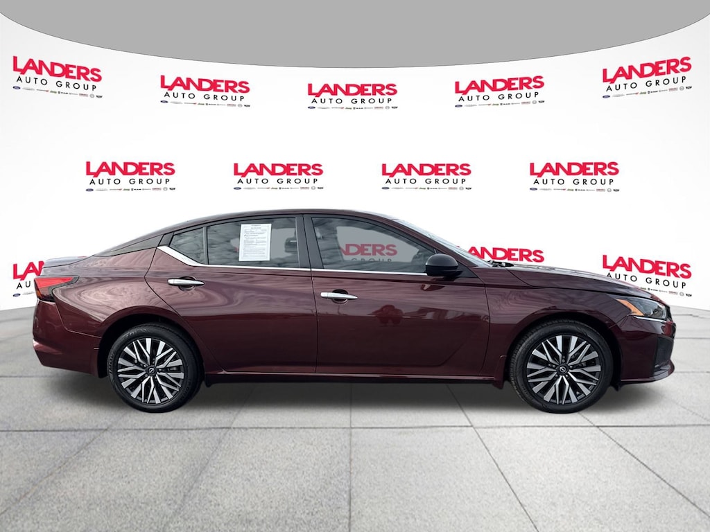 Used 2024 Nissan Altima 2.5 SV Sedan