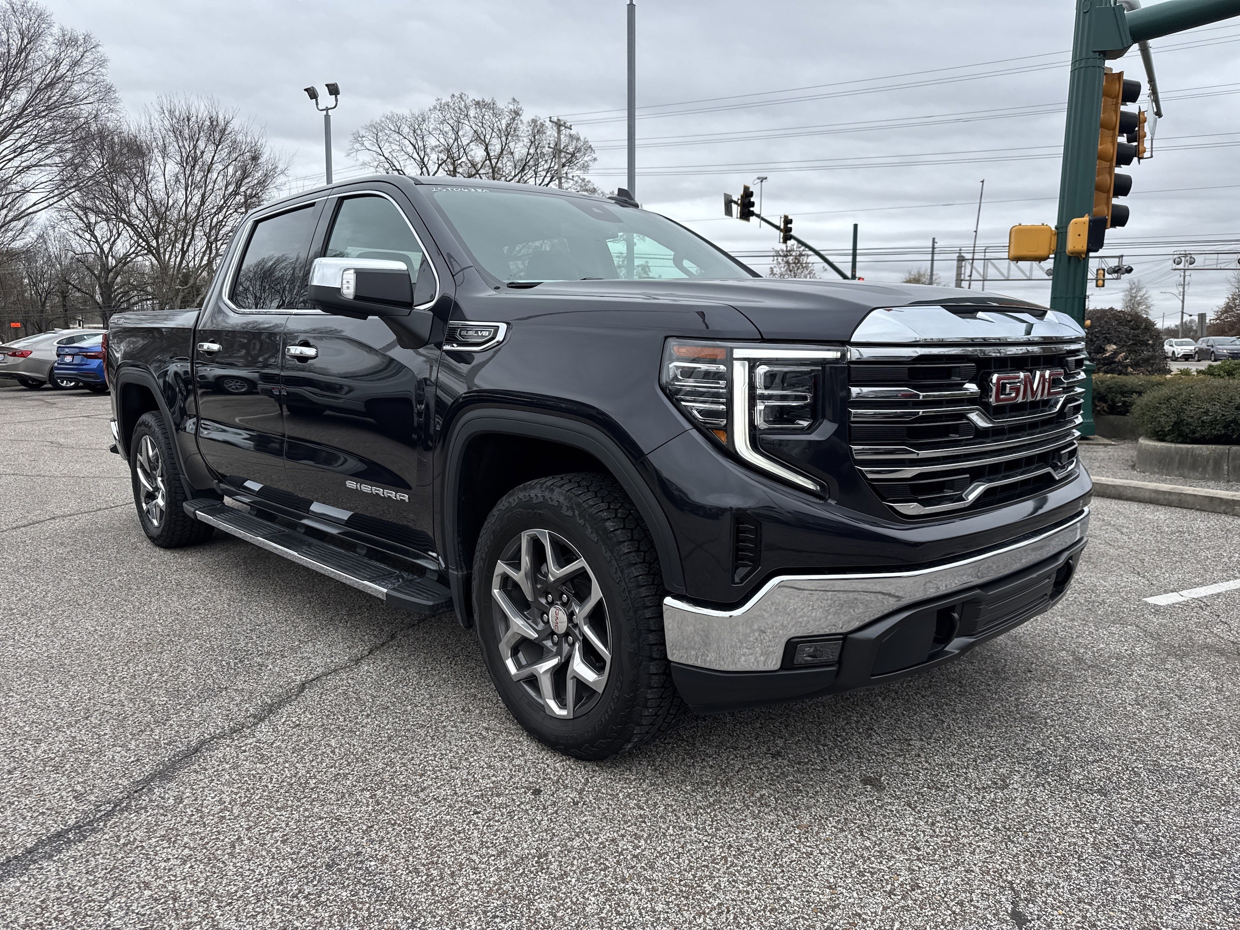2023 GMC Sierra 1500 SLT's photo