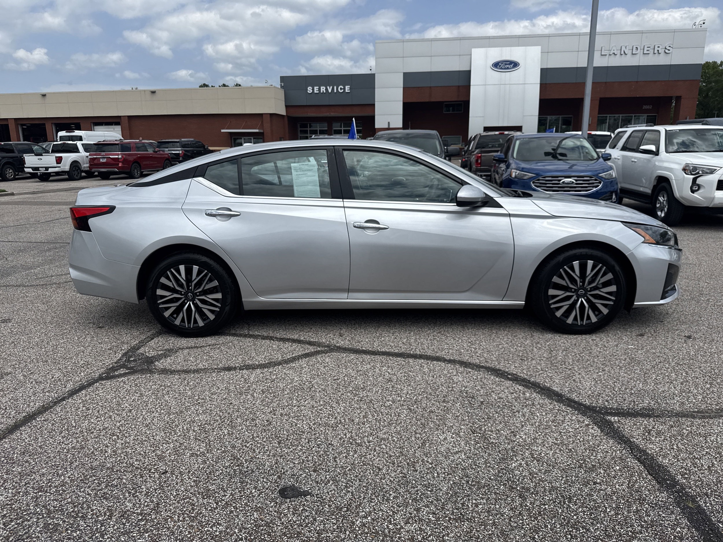 Used 2023 Nissan Altima SV with VIN 1N4BL4DV5PN310273 for sale in Collierville, TN