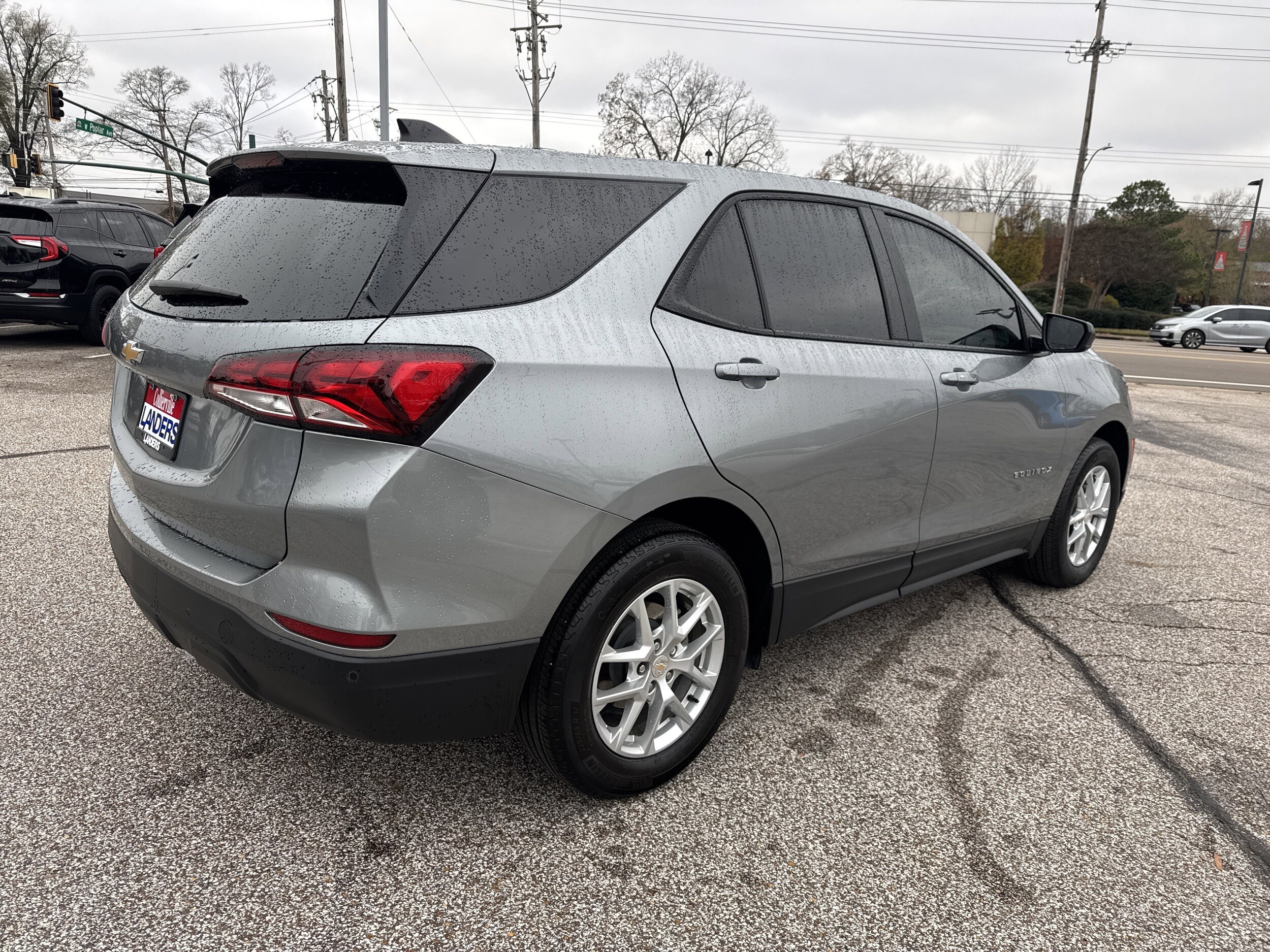 2023 Chevrolet Equinox LS photo 2