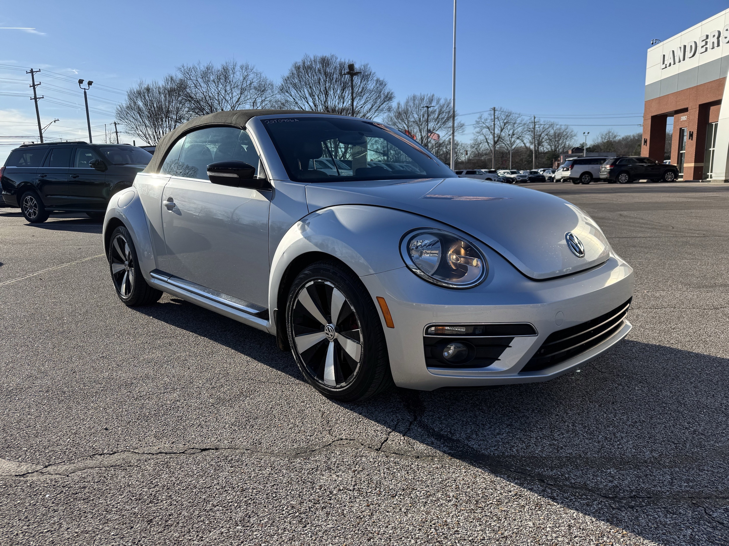 2013 Volkswagen Beetle 2.0's photo