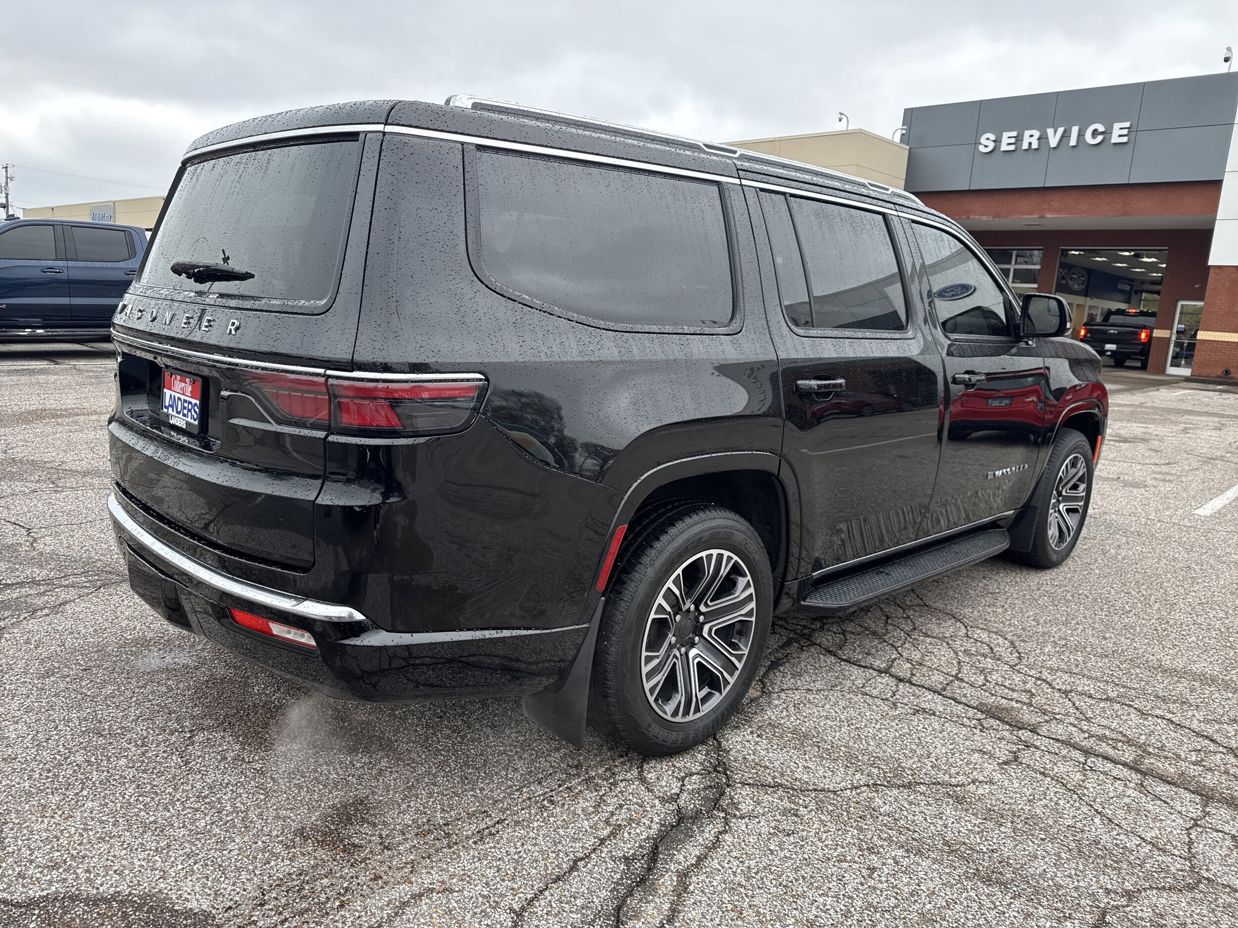 2023 Jeep Wagoneer Base photo 2