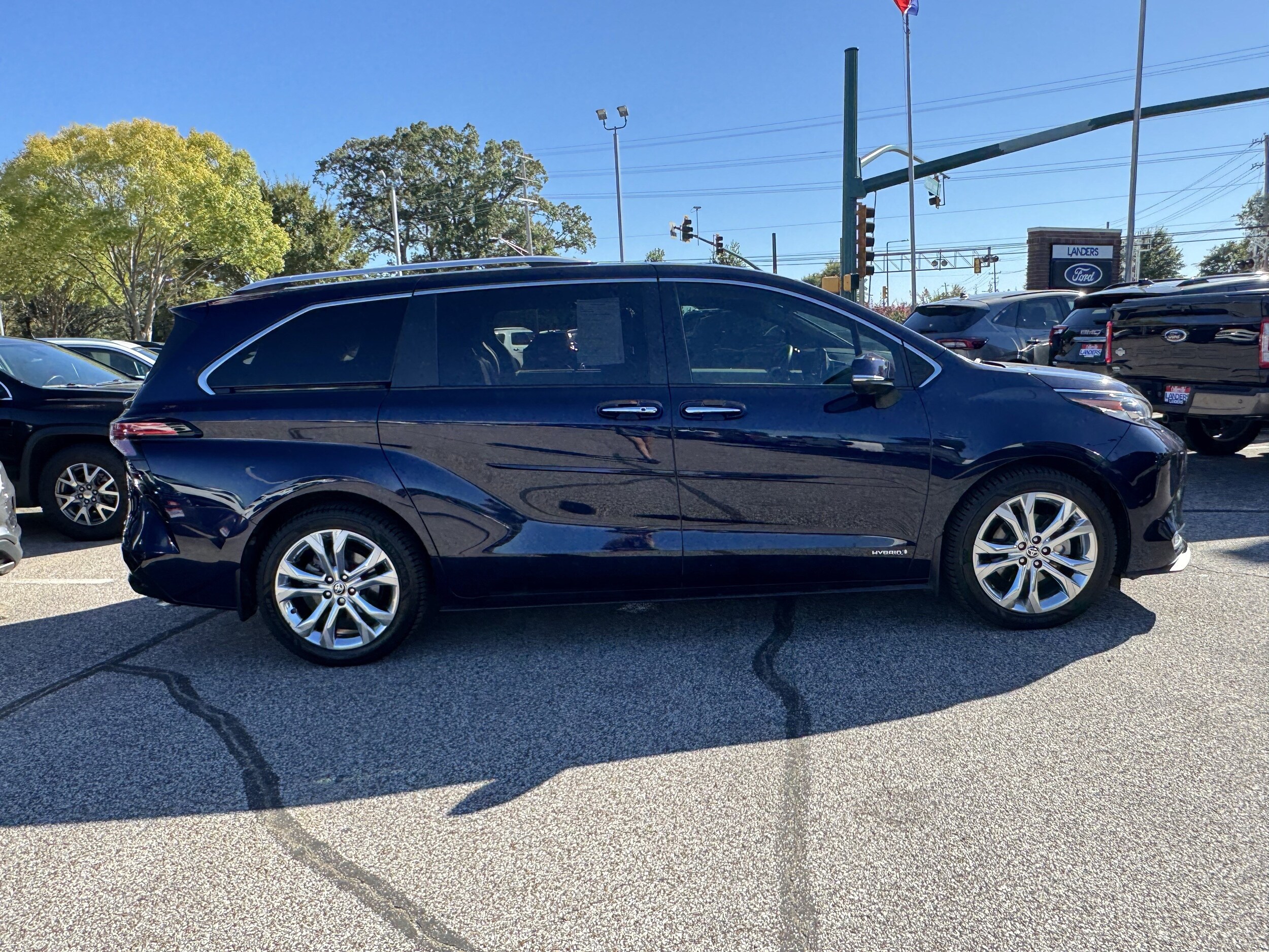 2021 Toyota Sienna Limited photo 2