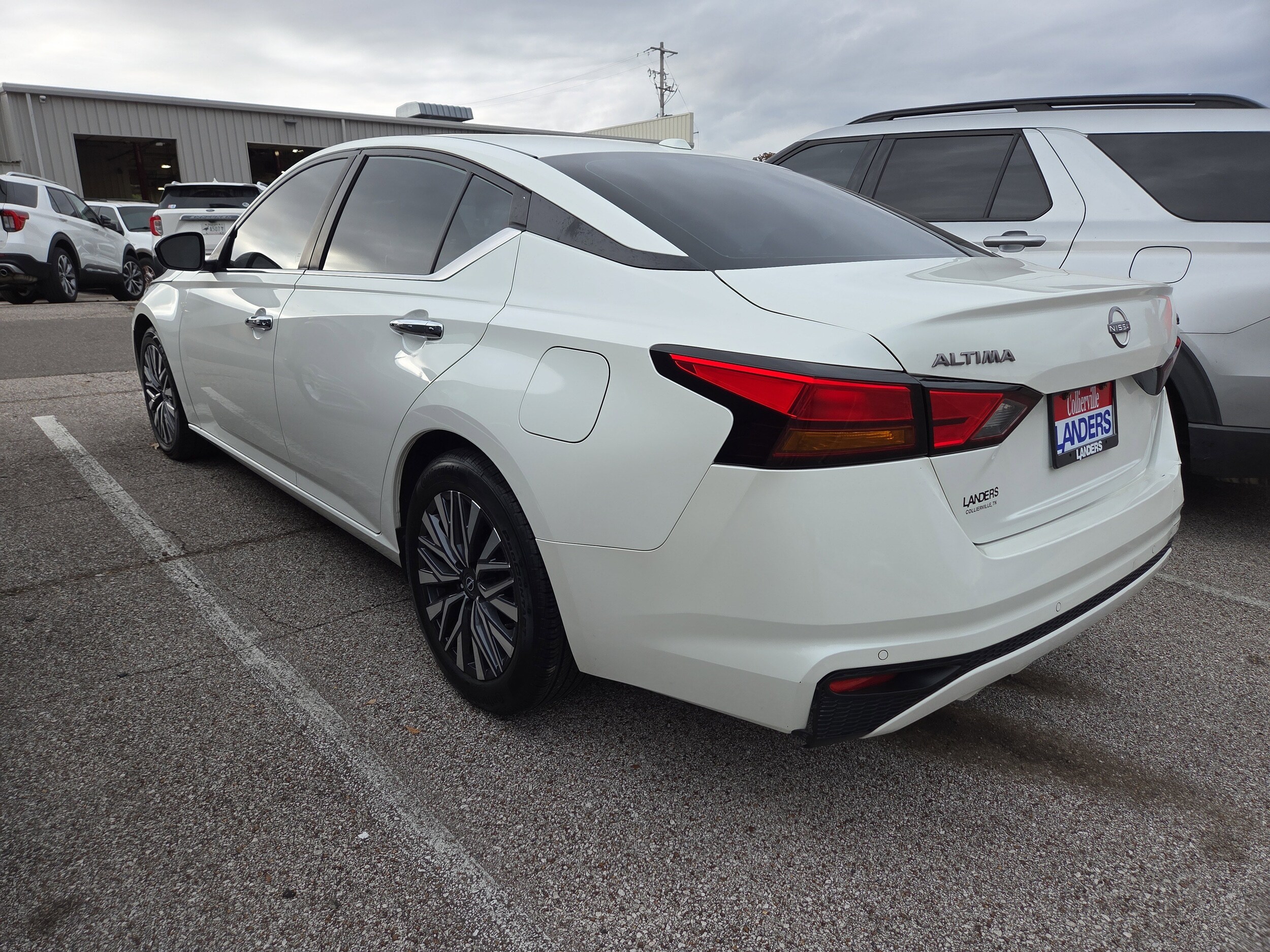 2023 Nissan Altima 2.5 SV photo 2