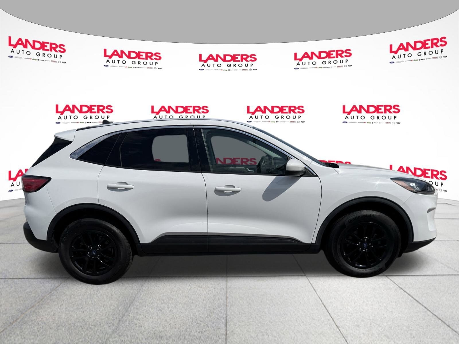 2021 Ford Escape SE photo 2