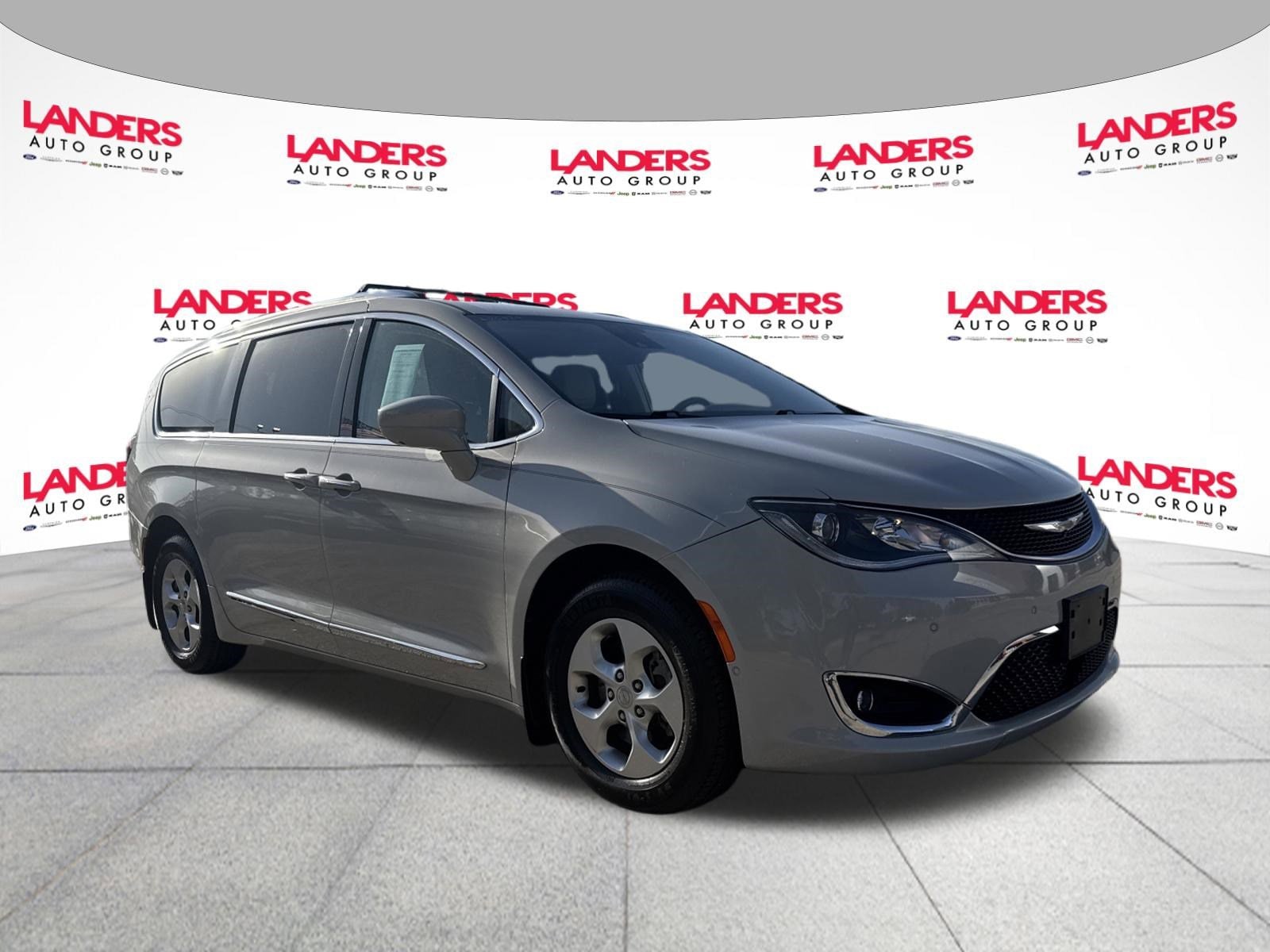 2017 Chrysler Pacifica Touring-L Plus's photo