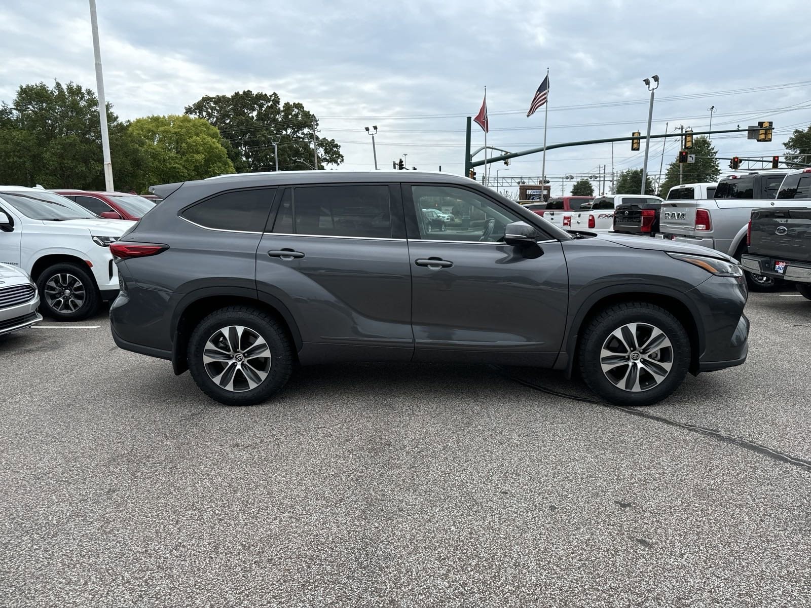 Certified 2021 Toyota Highlander XLE with VIN 5TDHZRBH6MS057984 for sale in Collierville, TN