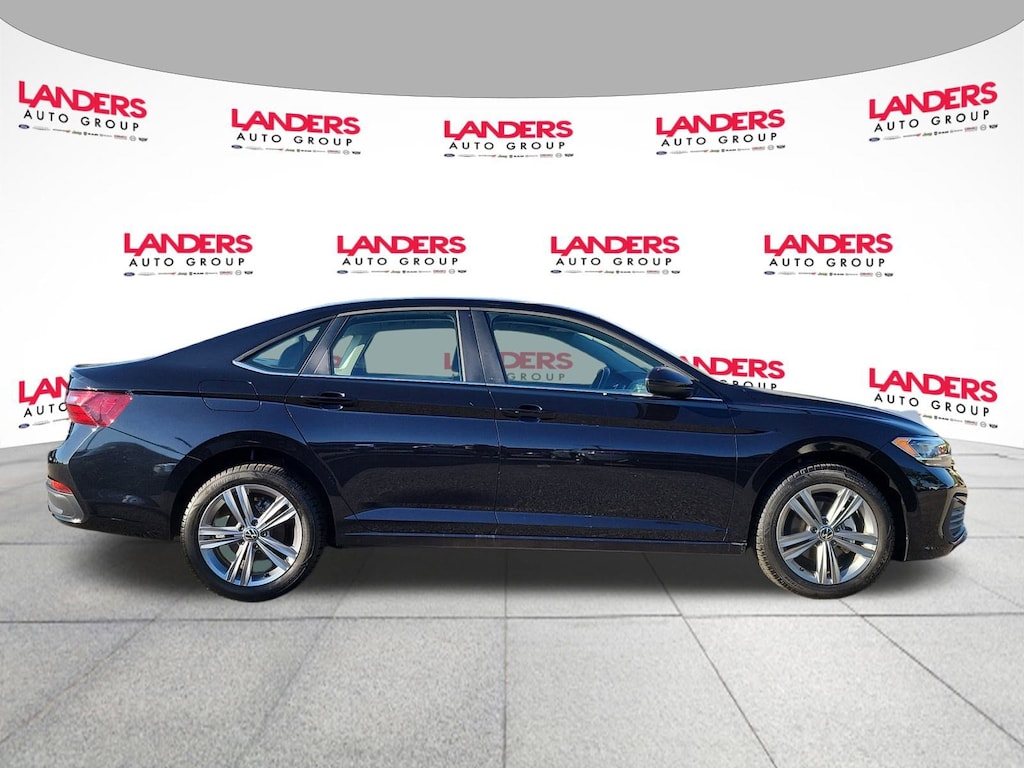 Used 2024 Volkswagen Jetta SE SE Auto