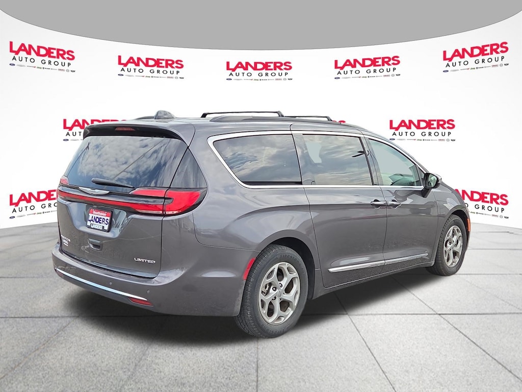 Used 2023 Chrysler Pacifica Limited Limited FWD
