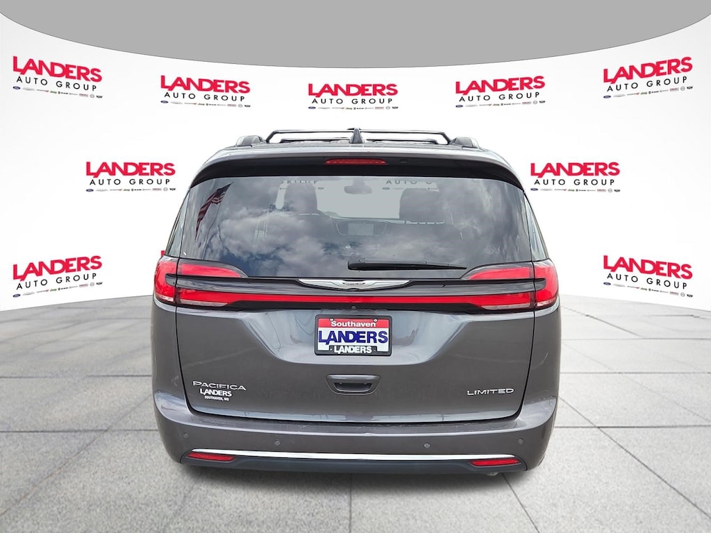 Used 2023 Chrysler Pacifica Limited Limited FWD